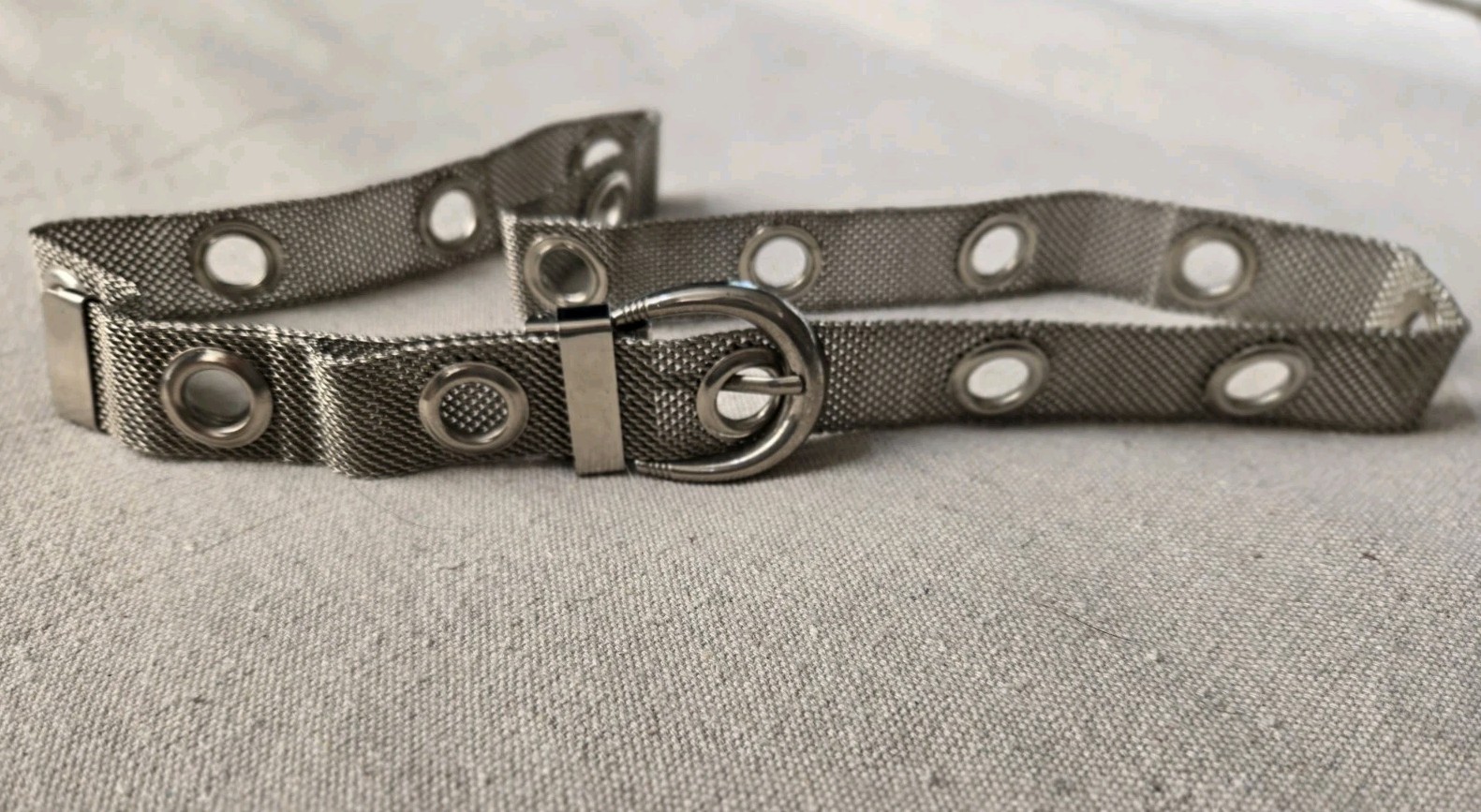 Vintage Grommet Silver Mesh Metal Belt 36″ L x 1″ W NWOT