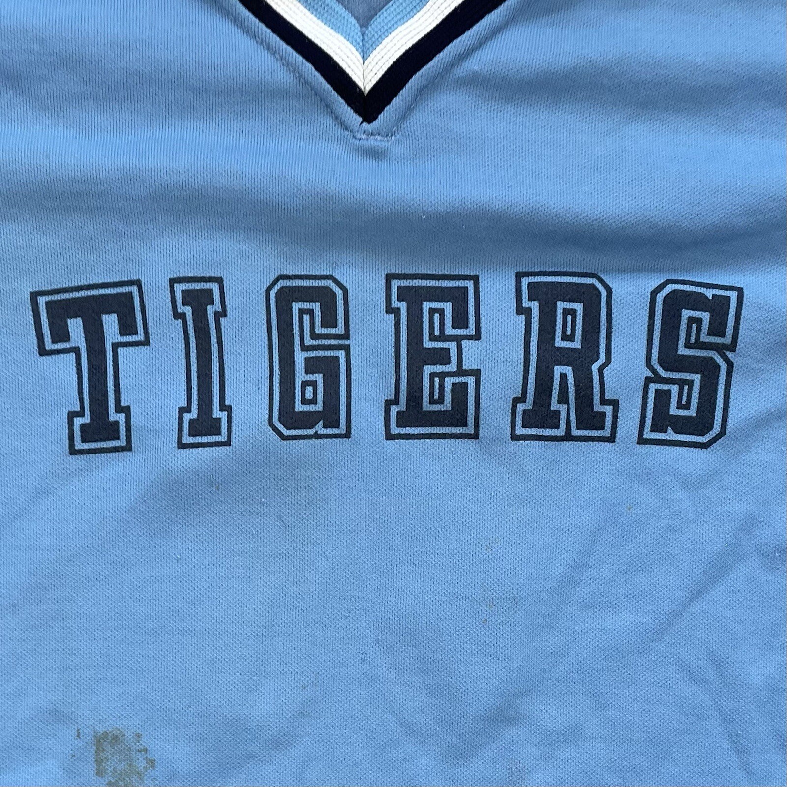 Vintage 80’s TIGERS Armand’s Sunoco #11 Large Youth V-Neck Little League Jersey