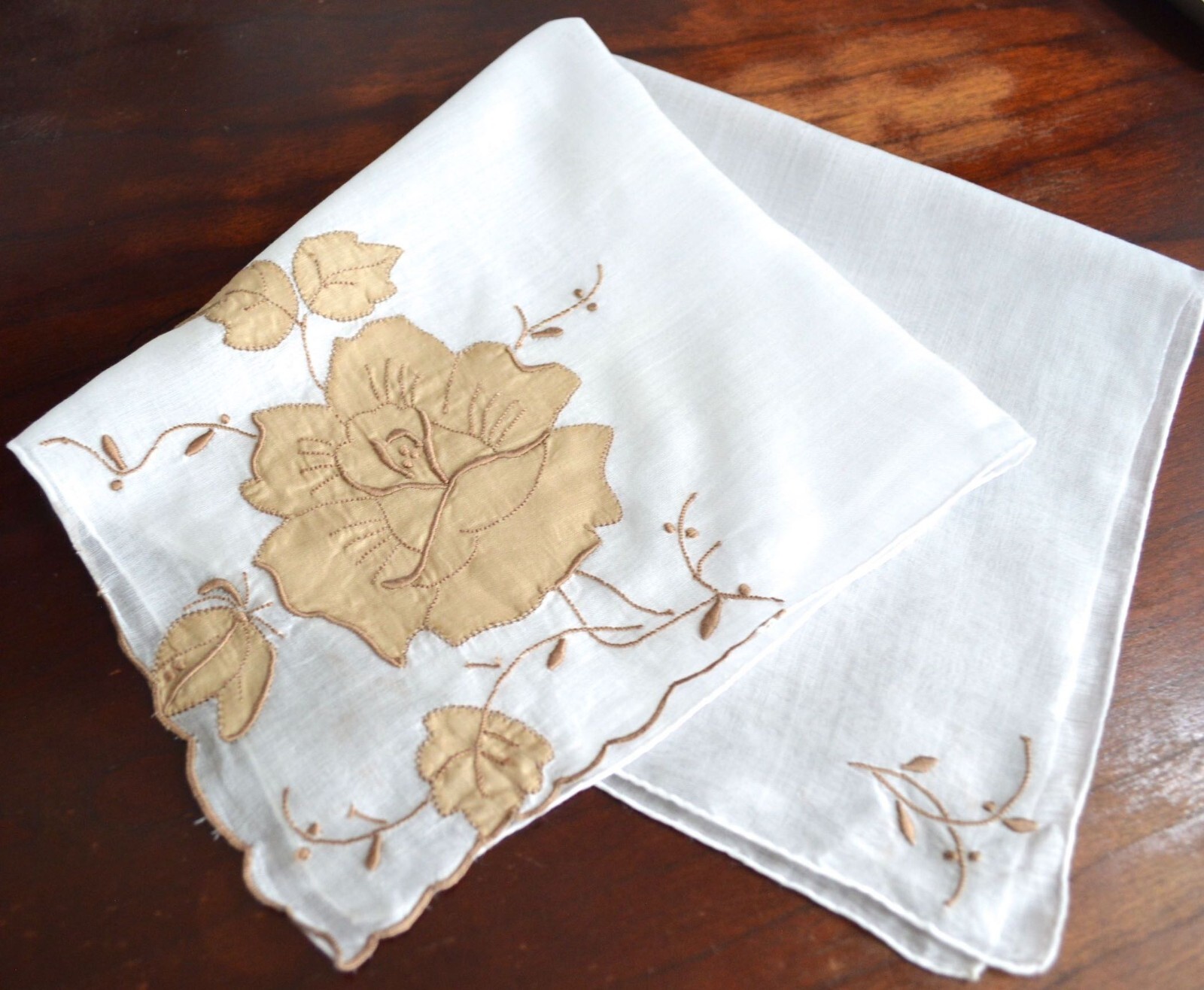 VINTAGE 1950s MADEIRA HAND EMBROIDERED AND APPLIQUE WORK FLORAL BROWN ON WHITE