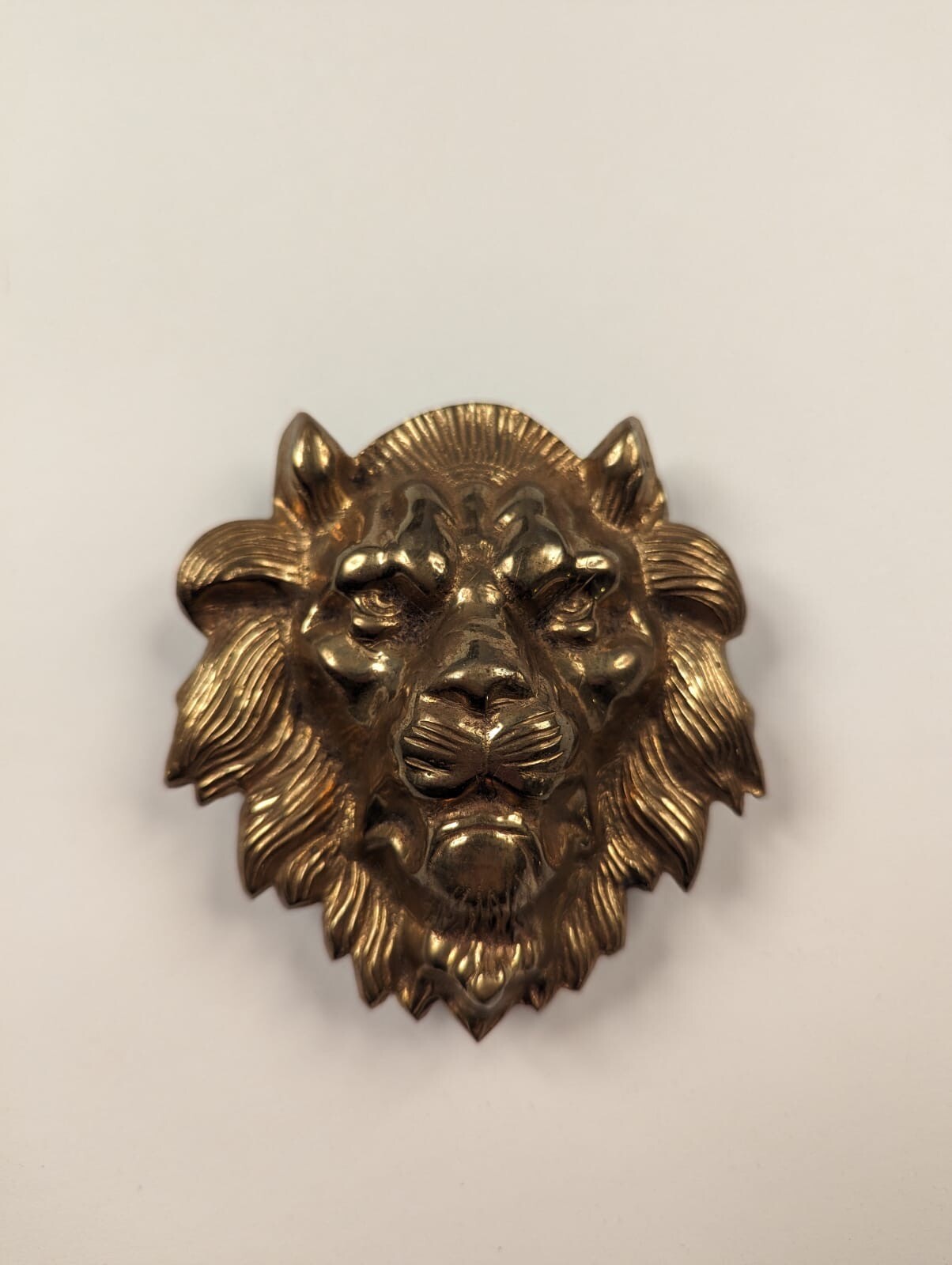 RICH + ROYAL VINTAGE 1980’S OVERSIZED GOLD TONE METAL LION HEAD BUCKLE FOR DRESS