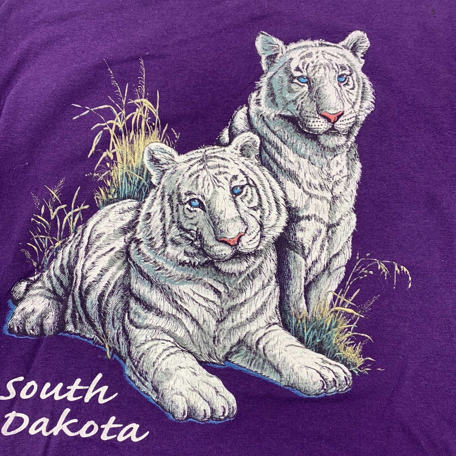 Vintage 90’s T-shirt Eagle Brand Single Stitch White Tigers purple South Dakota