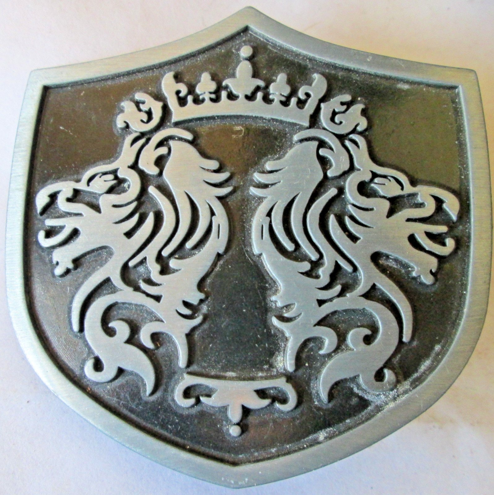 DECORATIVE LADIES RAMPANT LIONS & CROWN PEWTER SHIELD BELT BUCKLE 3 1/2″x3 1/2″
