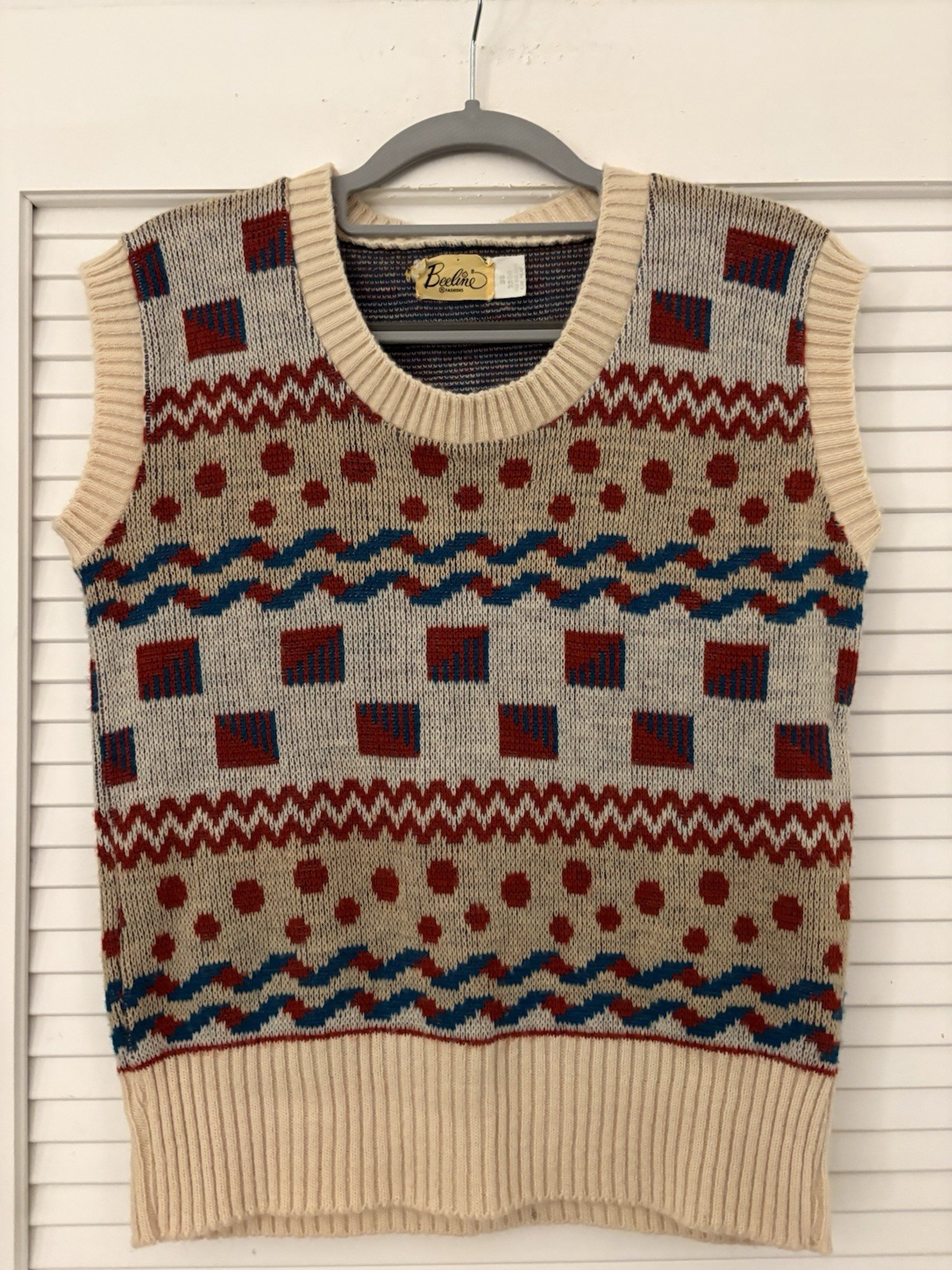 Beeline Fashions VINTAGE Brick Red blue off white Sweater VEST Poly Sz M