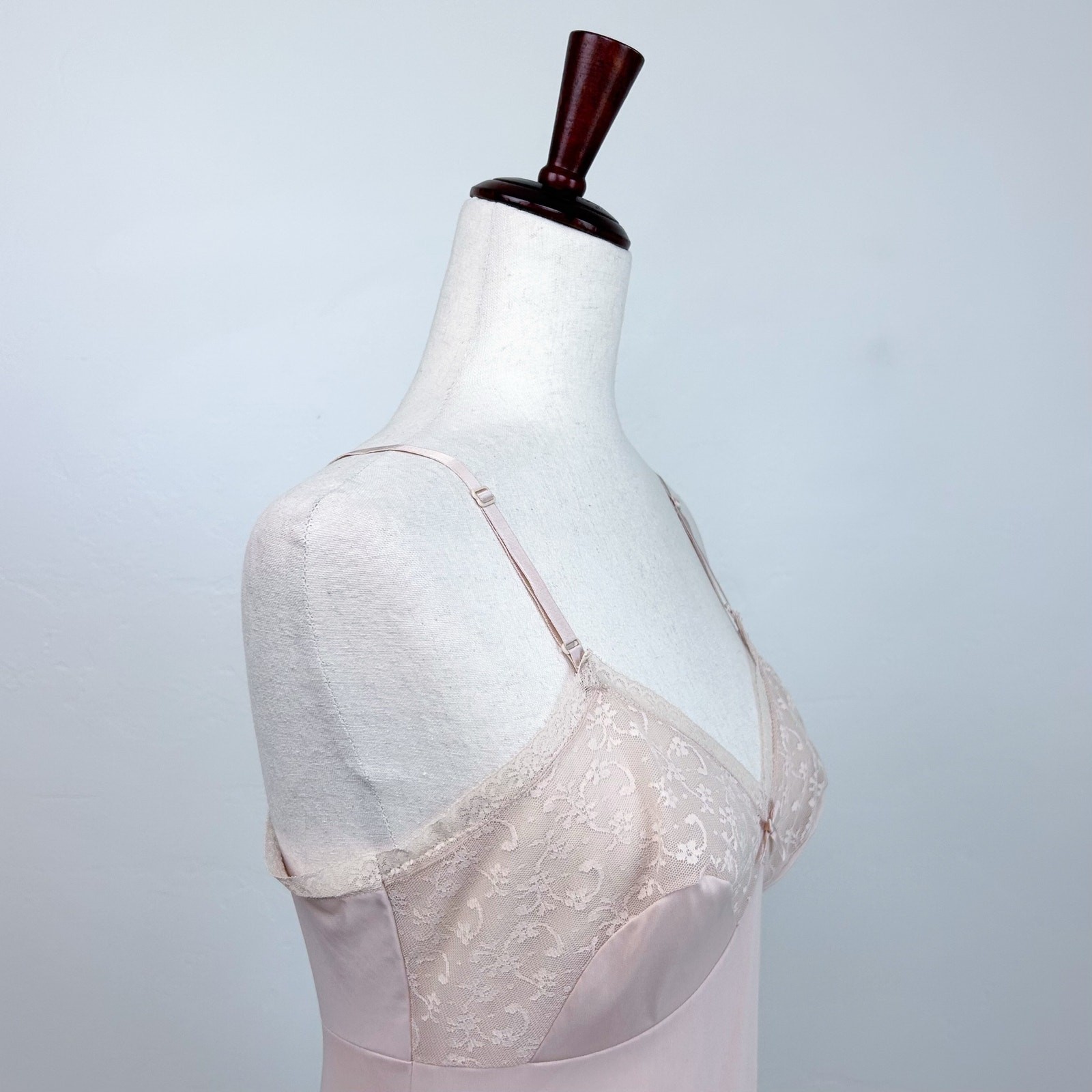 Vassarette 36 Bust Vintage 70s Sheer Lace Trim Nylon Beige Full Slip SM/MED
