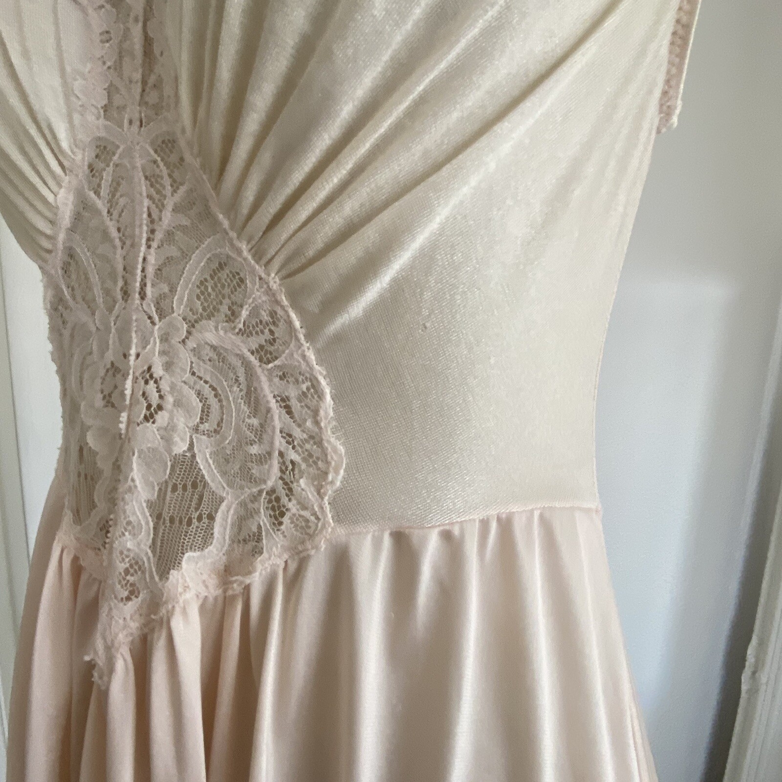 Vintage Stunning True Light Pink Lace Lingerie Sweep Nightgown 92150 L Large