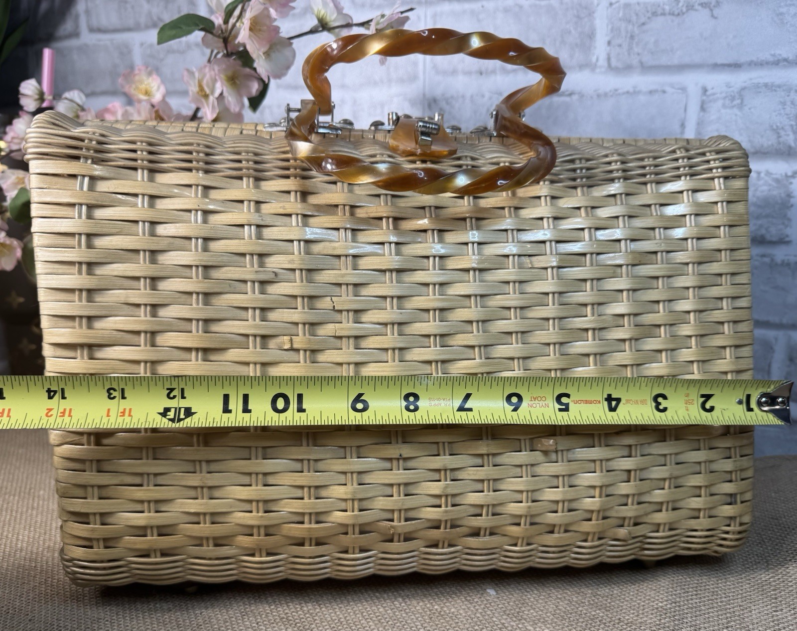 🌺Vintage 1950-60s Water Proofed Wicker Purse W Amber Lucite Handles Mid Century