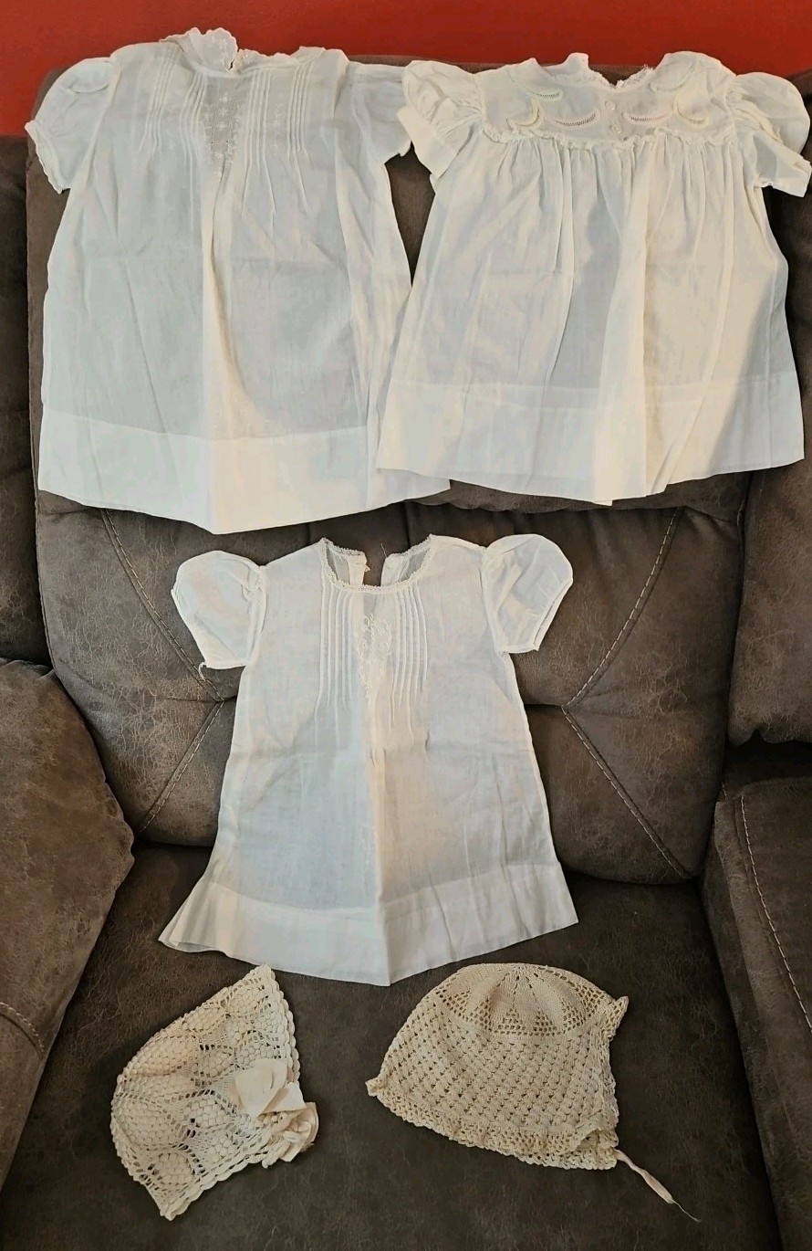 Antique Vintage Lot 3 Linen Dresses Clothes 2 Crochet Hats Baby Girl Doll 40’s