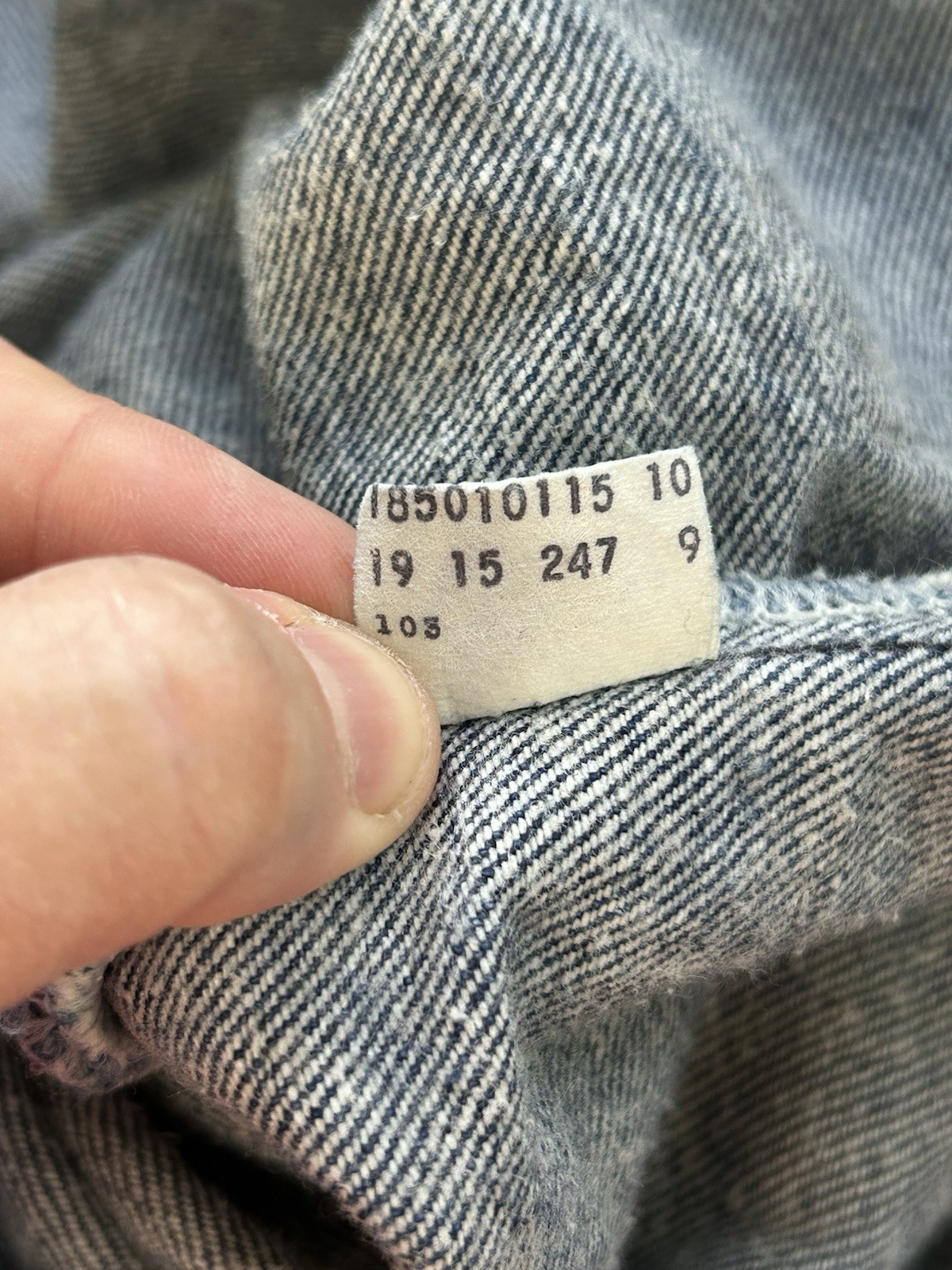 VTG Levis 501 Button Fly Jeans Womens (Fit 26×32) USA 90s Med Wash 18501-0115