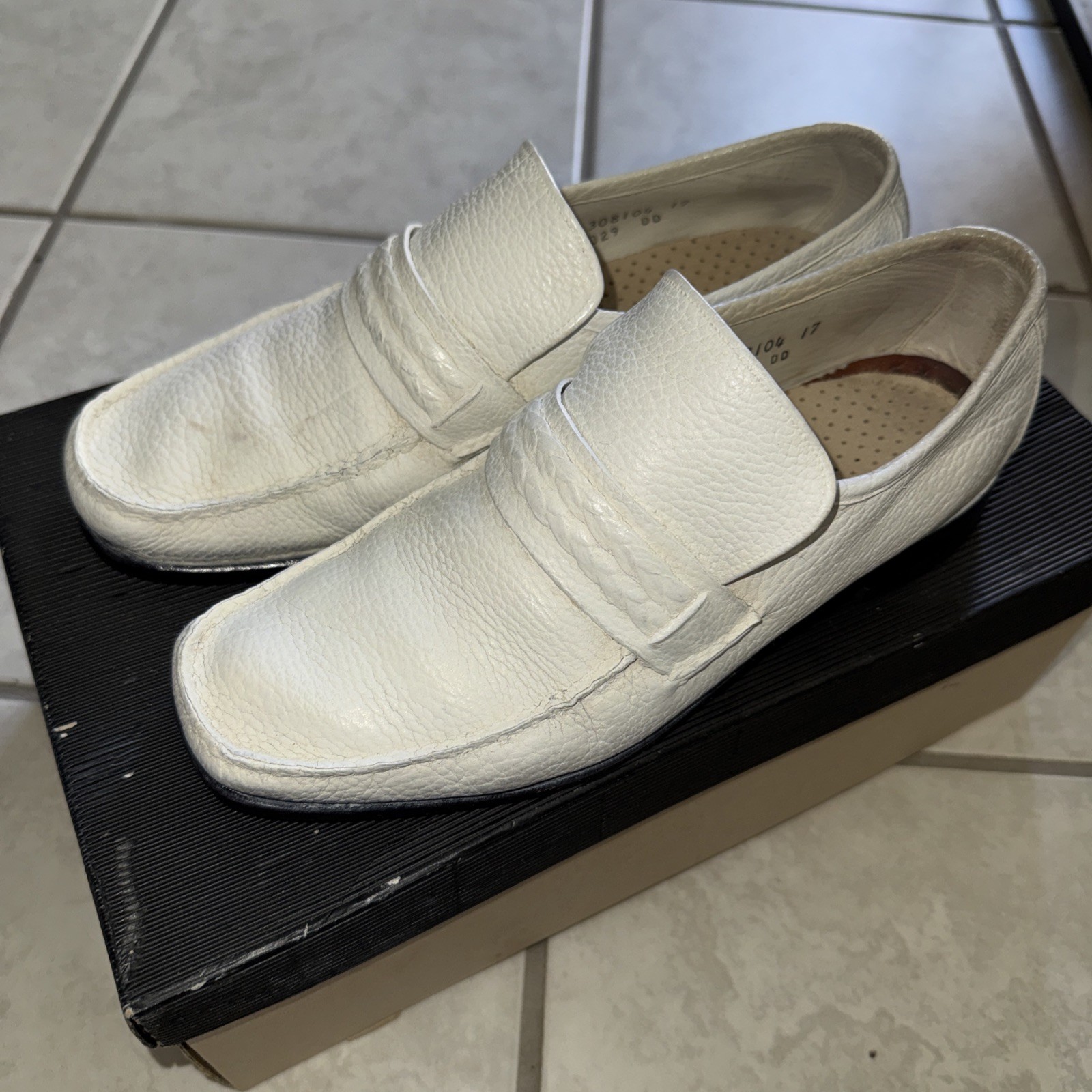 VTG NOS Florsheim Broadmoor White Leather Loafers Moccasin 7.5D 1970s Deadstock