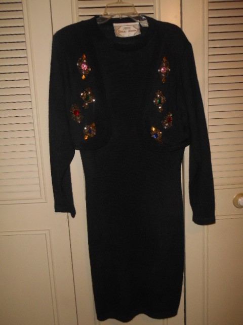 JEWELED! SHARP! 1980’s Vint. “CALIFORNIA GOLD RUSH” Sweater Dress (Med.)Mid-Calf