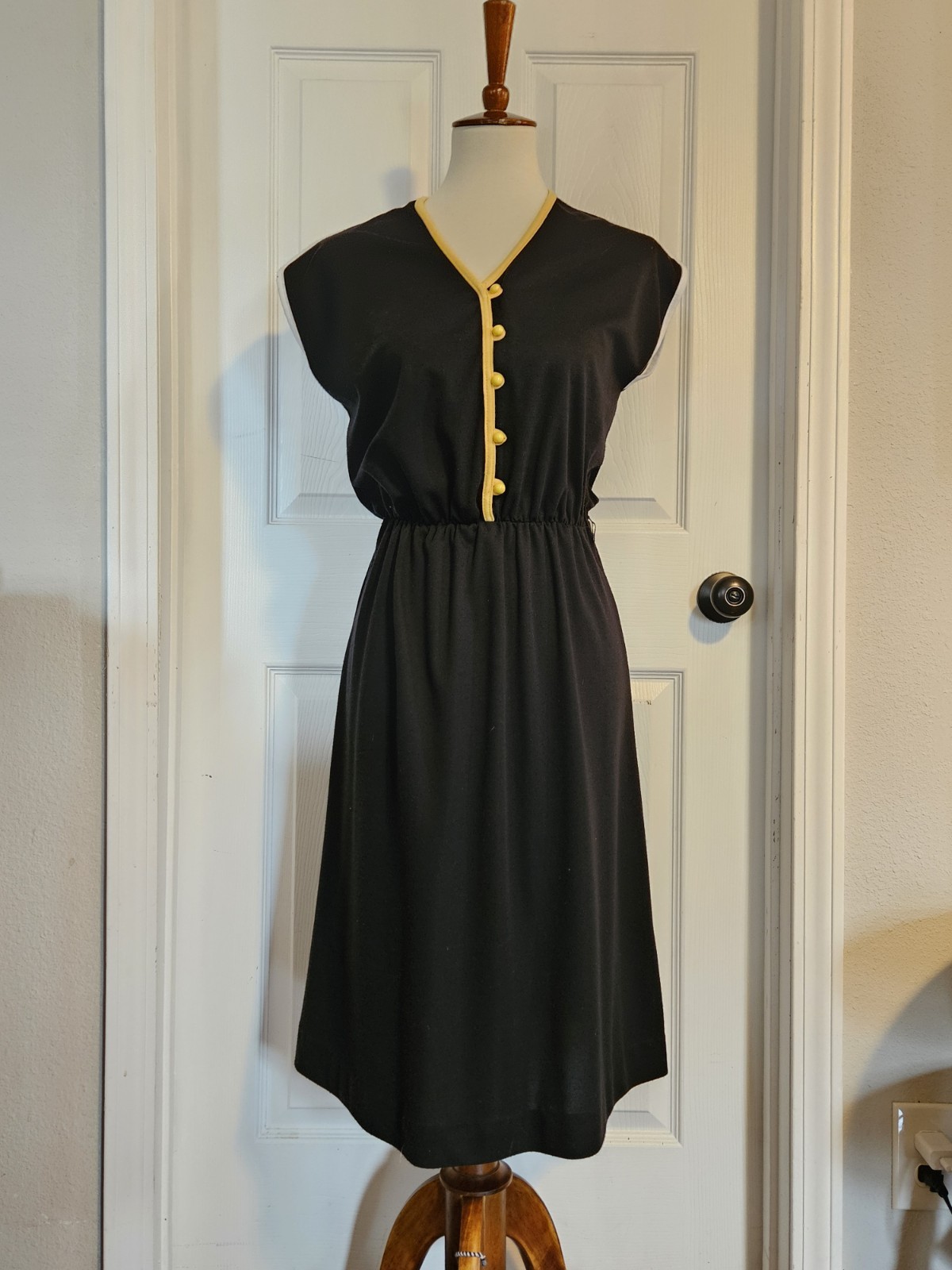 Vintage Mary Lynn Fashions Black W/ Yellow Piping Dress Size 10 Or Medium