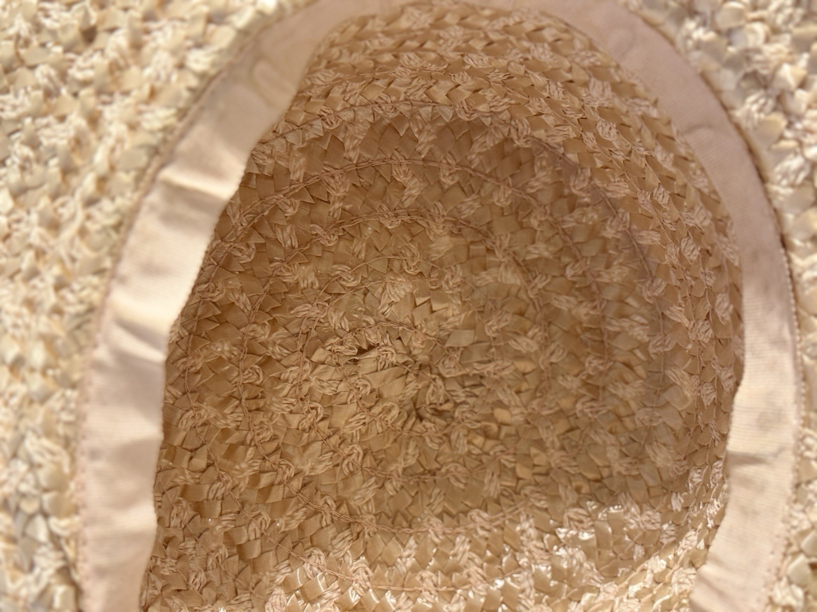 Ladies Pink/Peach Woven Straw Hat With Brim Vintage 1950s-60s Ribbon Accent