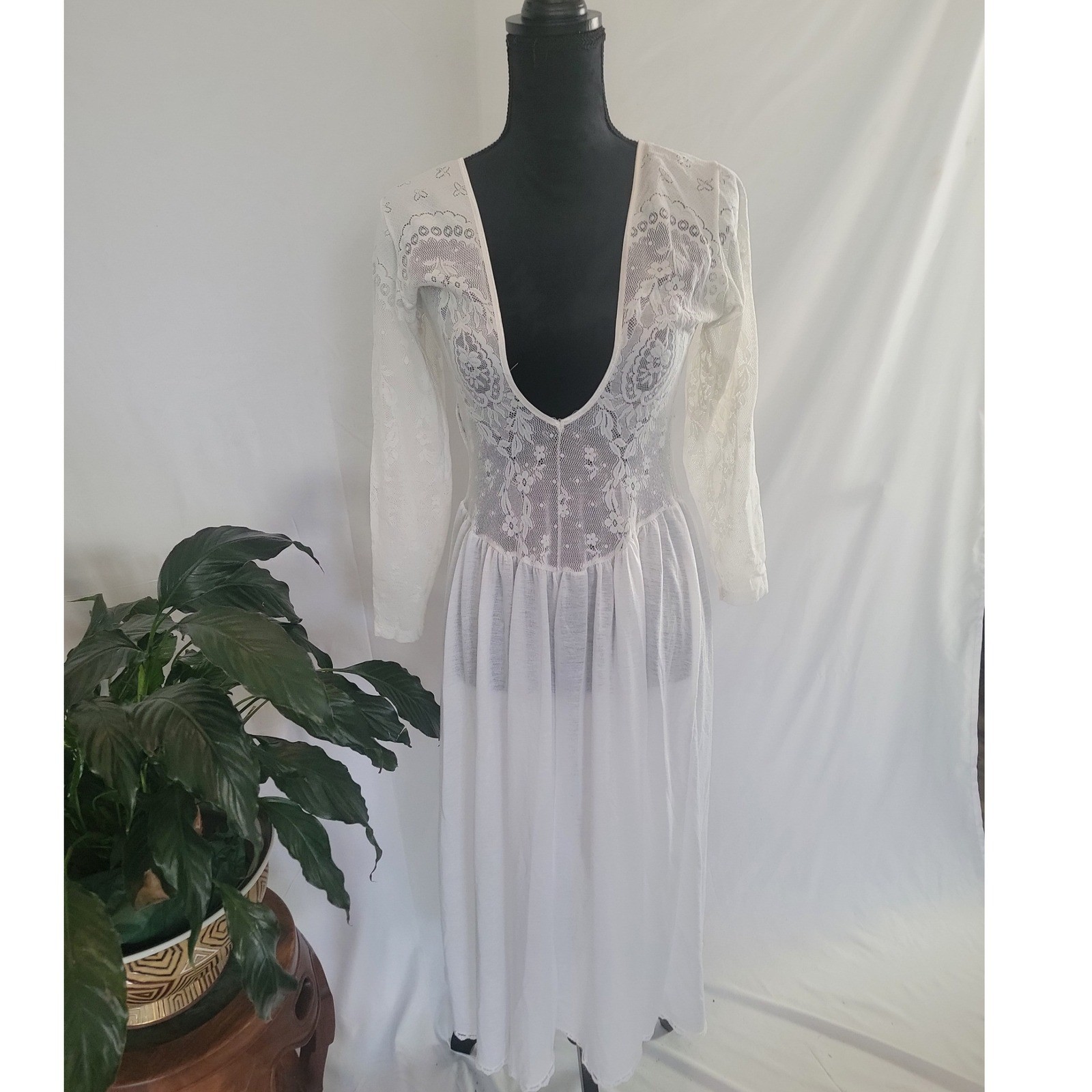 Cira by Tom Bezduda Vintage White Lace Long Sleeve Nightgown Deep V-Neck Midi
