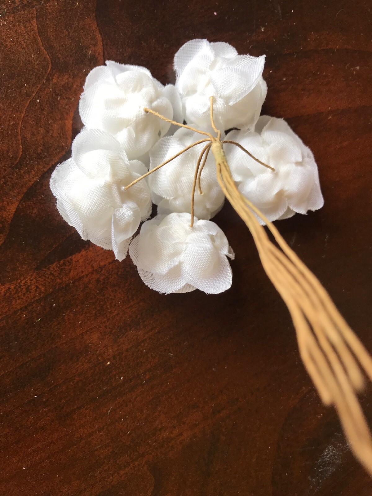 Vintage Millinery Flower White 1 1/2″ Roses 6pc Bunch for Hair Hat Wedding G100