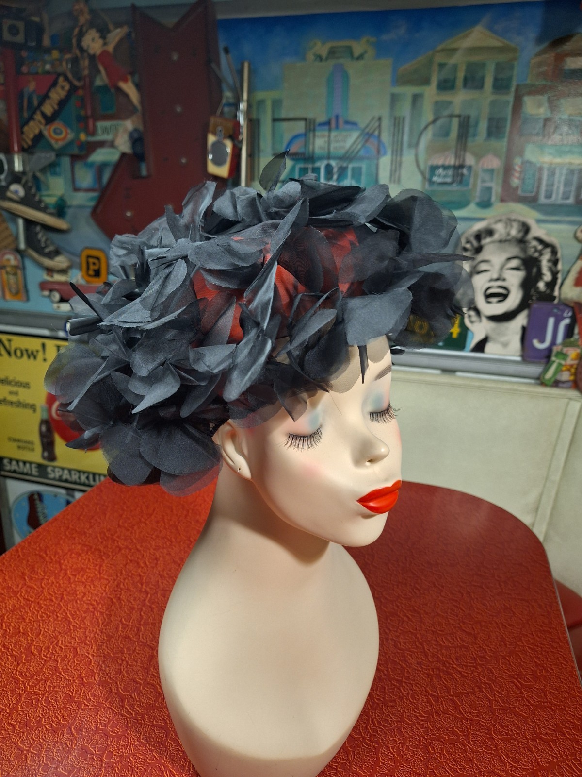 True Vintage Mid-century Mod 1960s Black Flower Petal Bubble Hat Funky