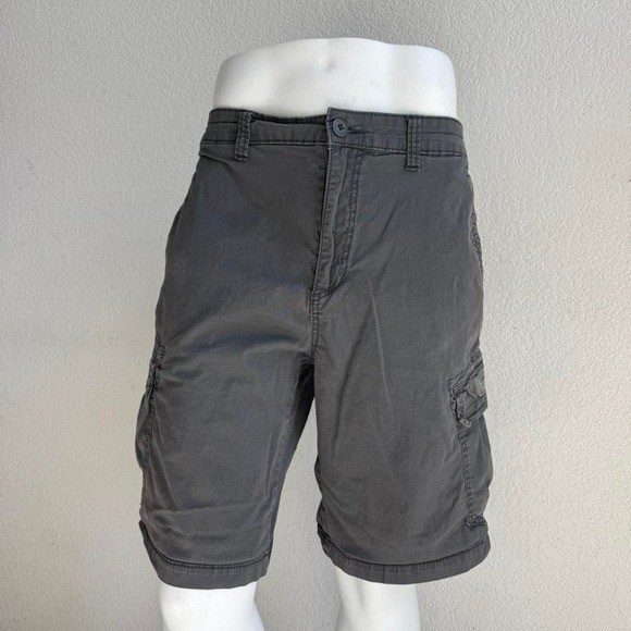 Union Bay Vintage grey cargo Men’s 38 shorts.