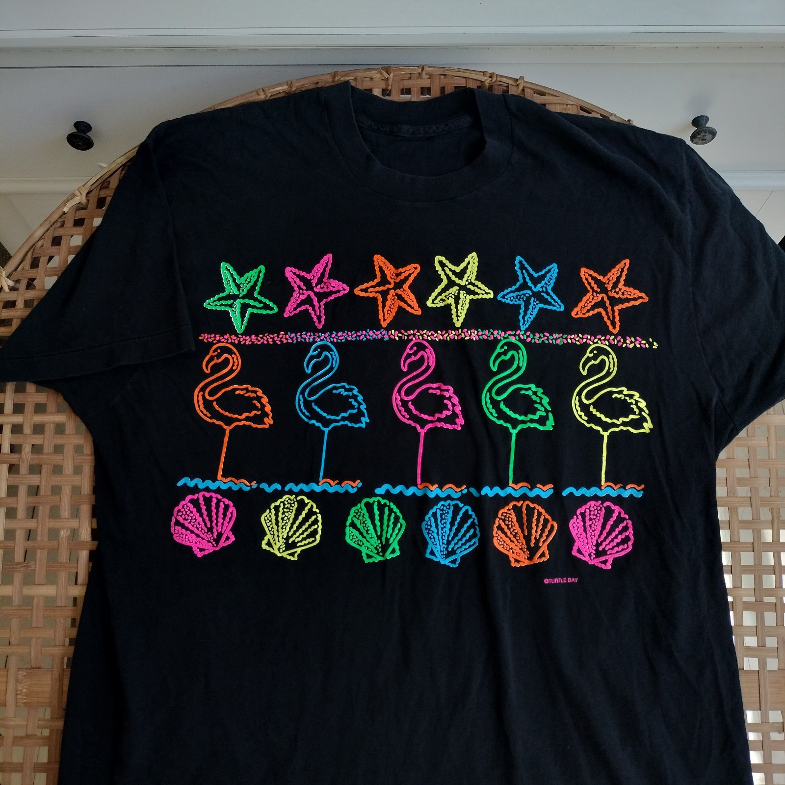 Vtg Turtle Bay T-Shirt Flamingos Shells Starfish Black Neon 23×33 Single Stitch