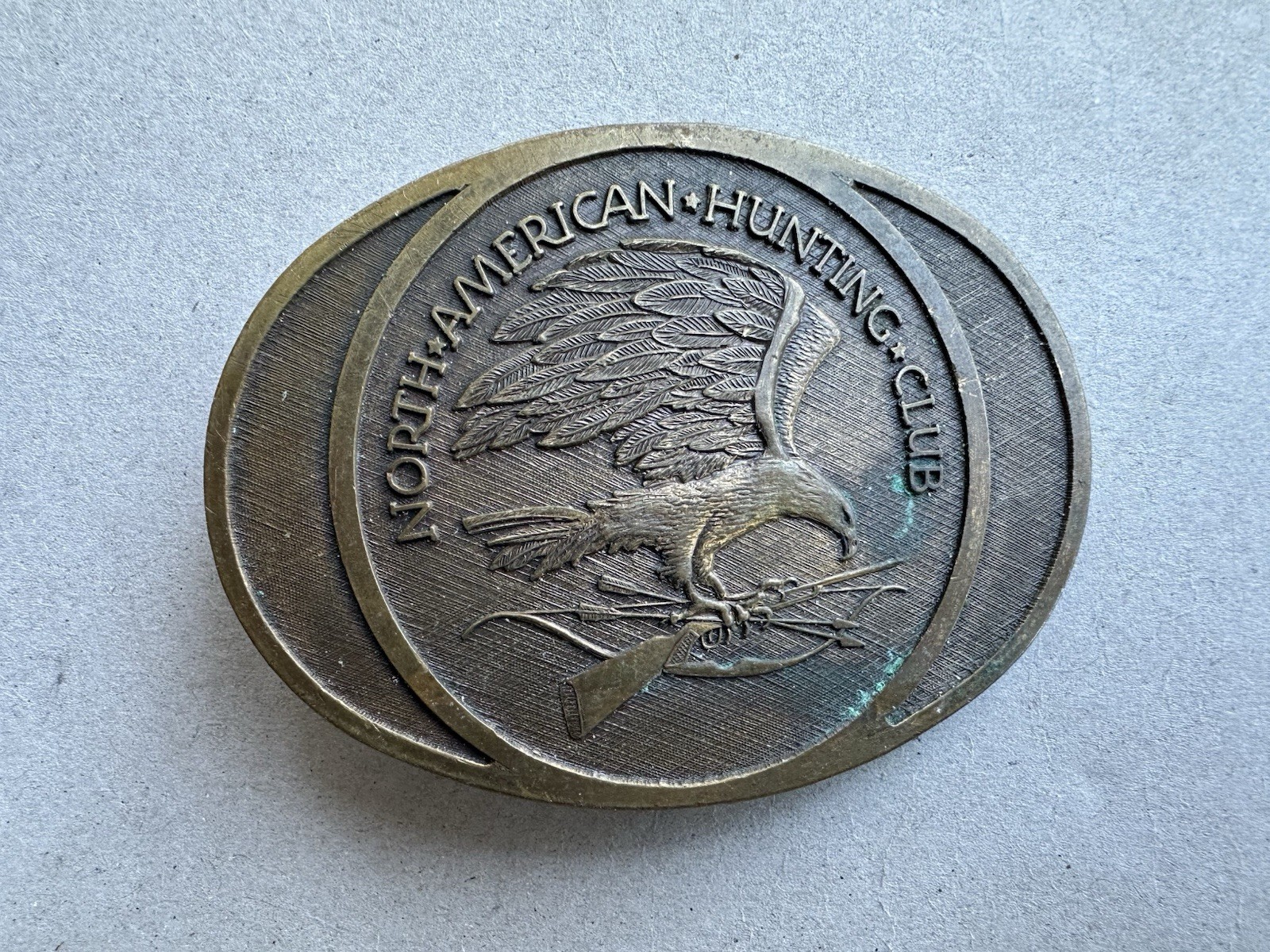 North American Hunting Club Belt Buckle Eagle Rifle Gun Crossed Arrows Insignia