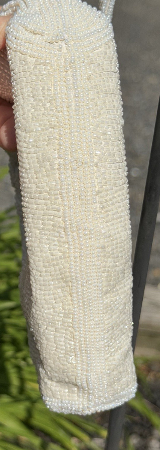 VTG 1950’S Richere Bag By Walborg White Swirl Beaded Kisslock Clamshell 5″ Drop