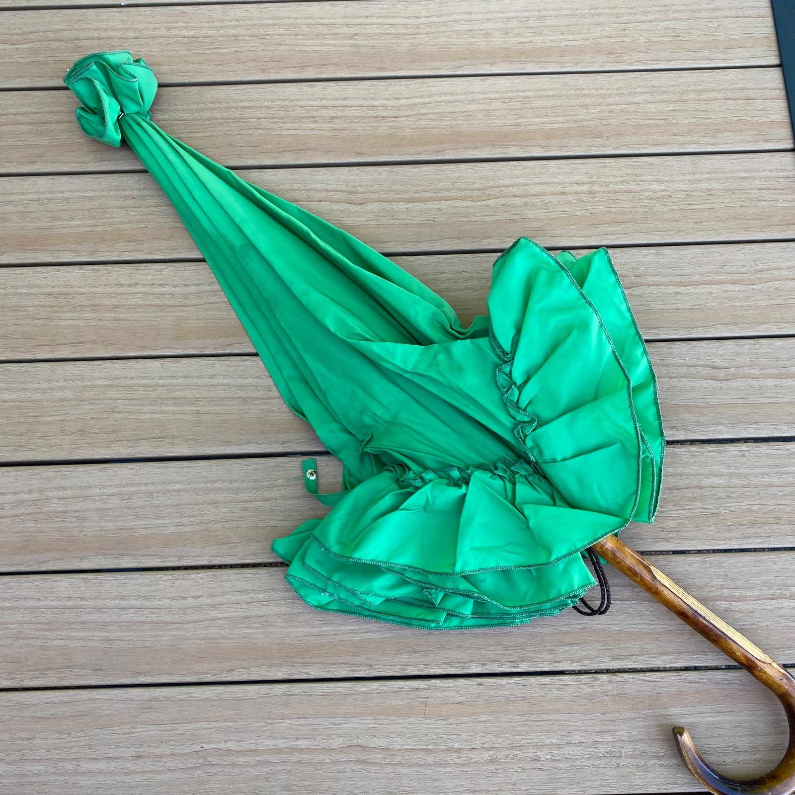 Vintage Polan Katz Green Frilly Ruffle Parasol Wood Hook Handle • Pretty!