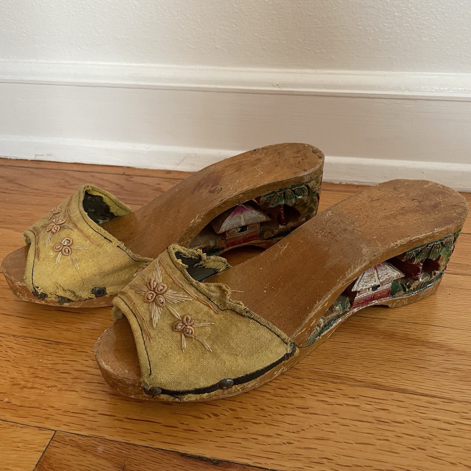 Vintage 1940s WWII Philippines Bakya Hand Carved Painted Wood Sandals Est Size 7
