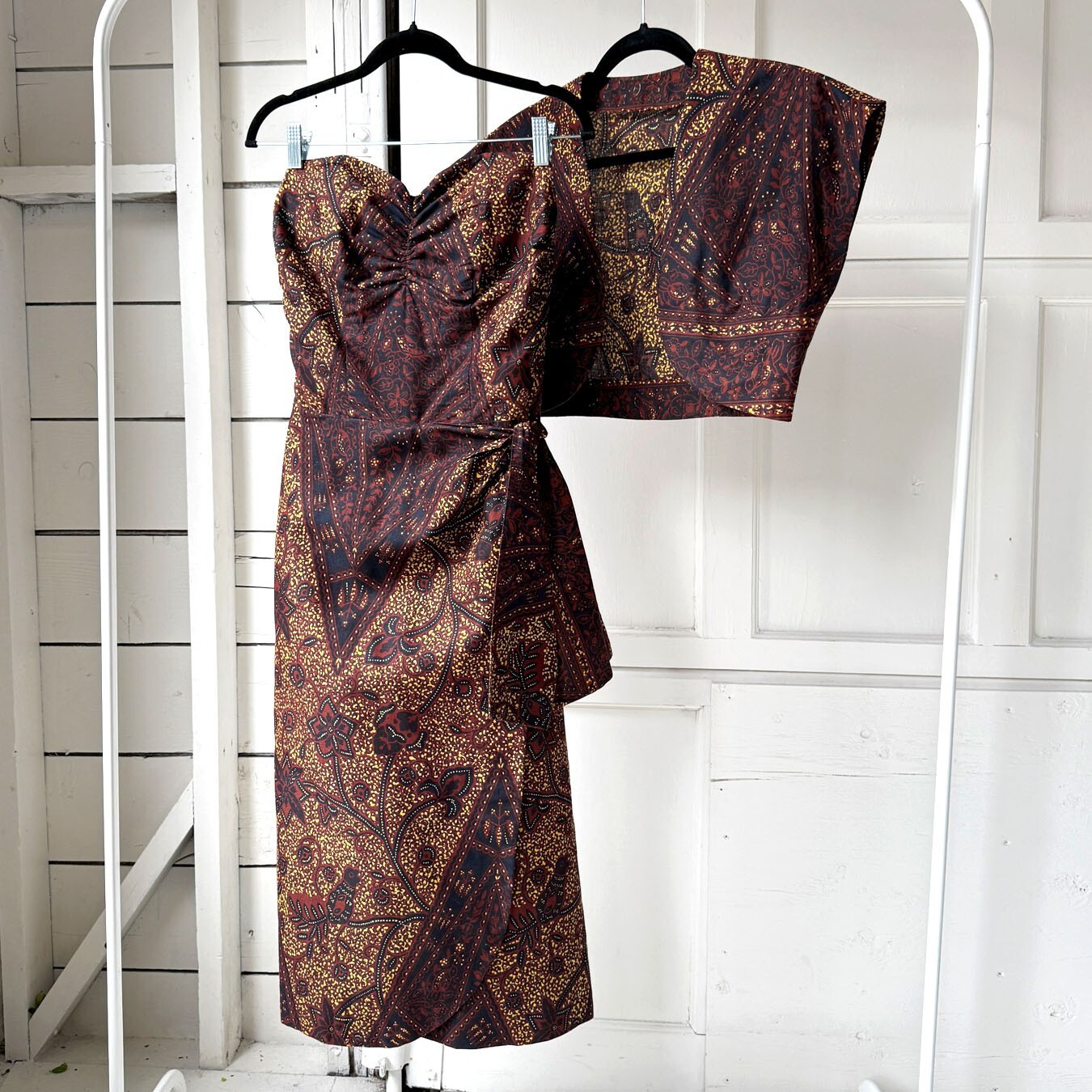Vintage 1950s Hawaiian Sarong Tiki Dress Bolero 2pc Set Brown Cotton XS