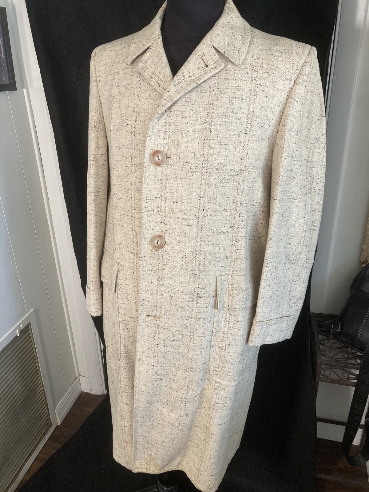 Wow! Vintage Circa 1948 Men’s Ivory Wool Fleck Overcoat Film Collection Size 42R