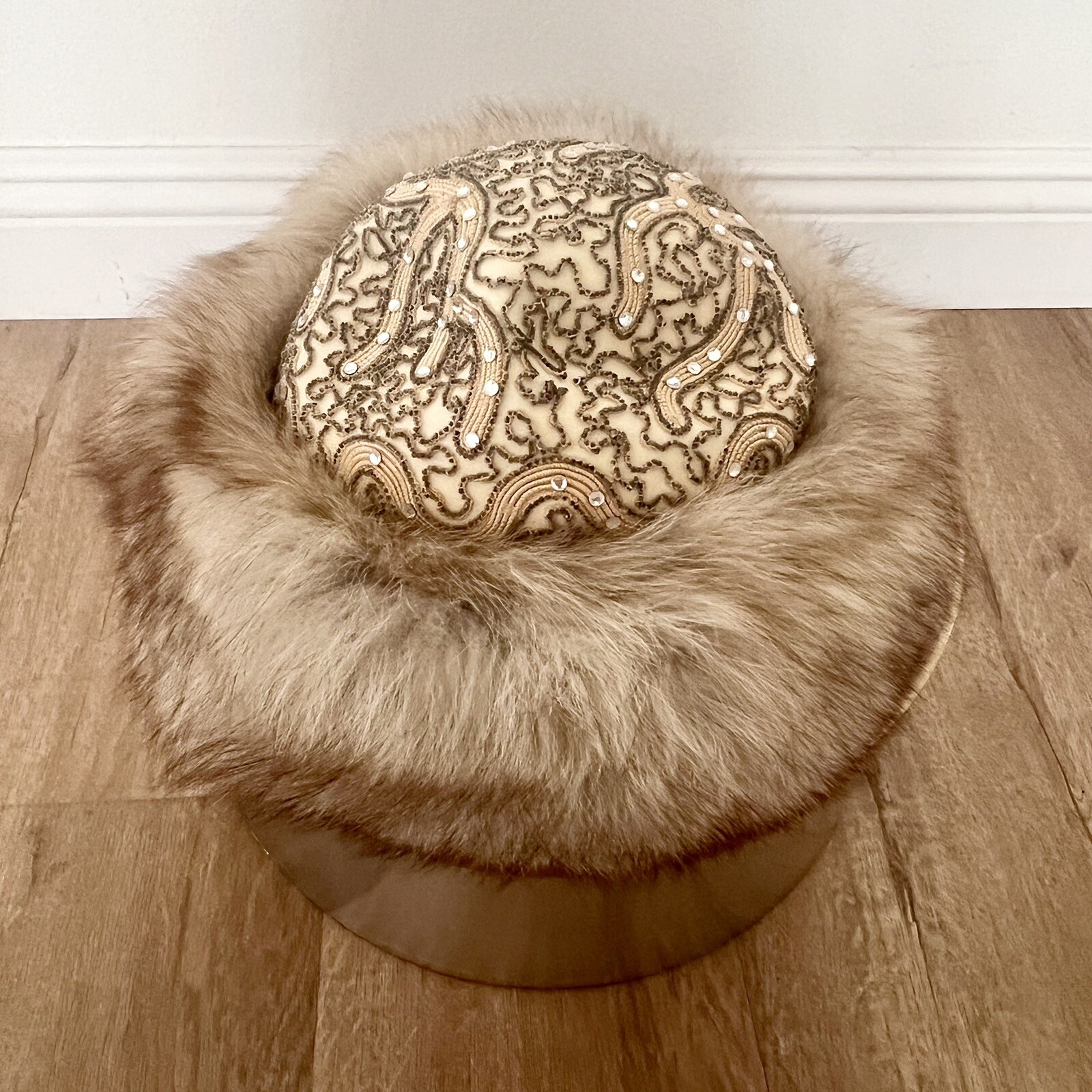 Vtg 1950s Julius Garfinckel & Co. Cream Color Fox Fur Embroidered Formal Hat