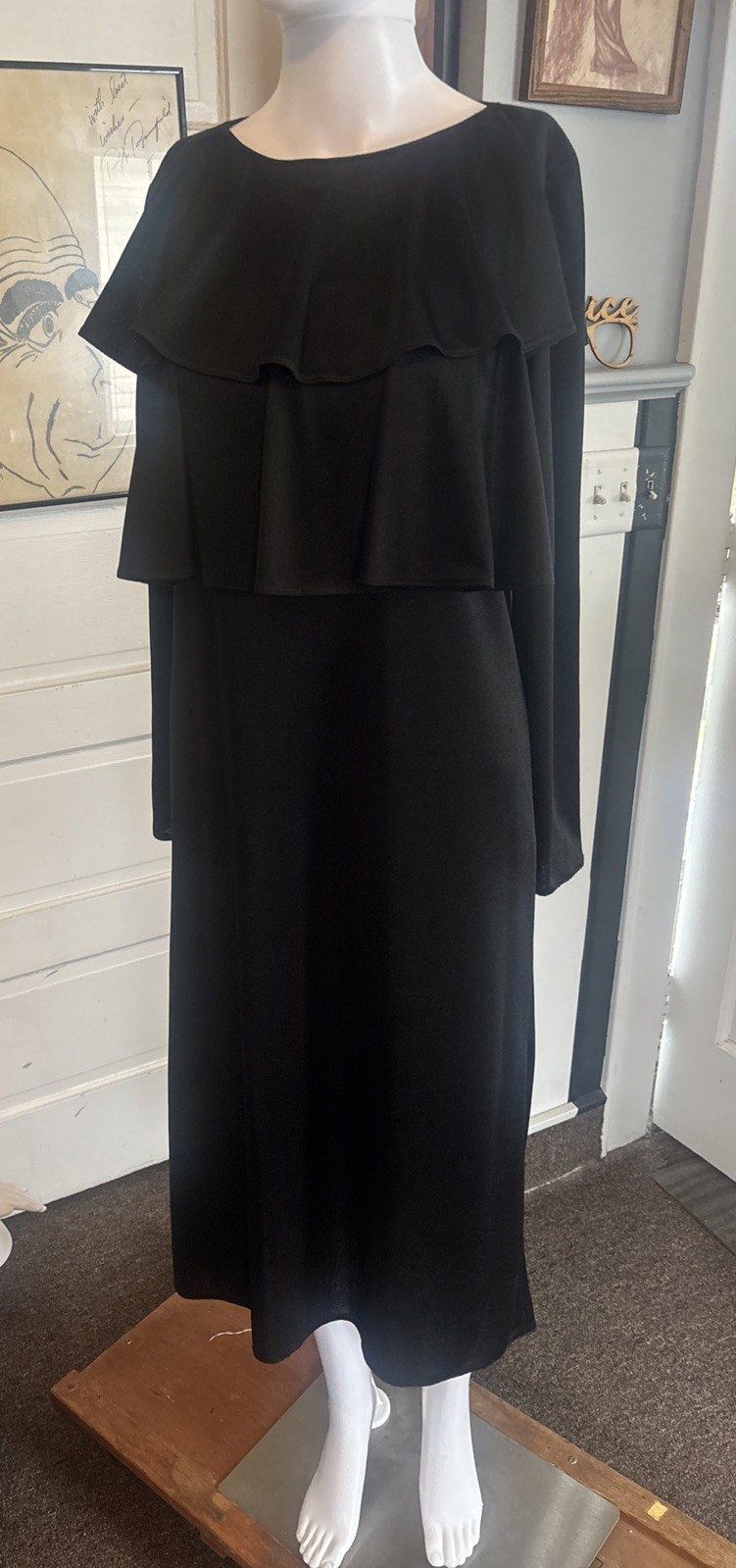 VTG 70s CARON CHICAGO Boutique Little Black Dress Long Sleeves Ruffles 36″ Chest