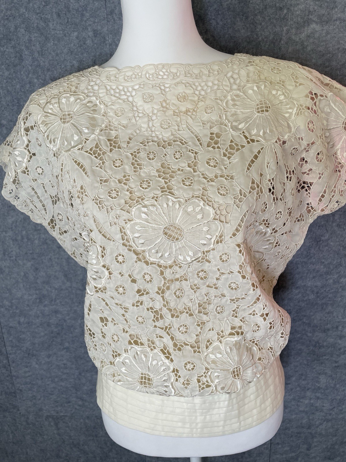 Tesoro Vintage Cream Embroidered Eyelet Lace Blouse | Floral Cut-Out Size 8