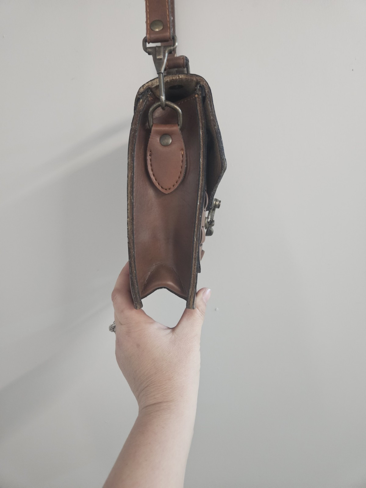 Vintage 1991 Nas Brown Leather purse with goldish hardware