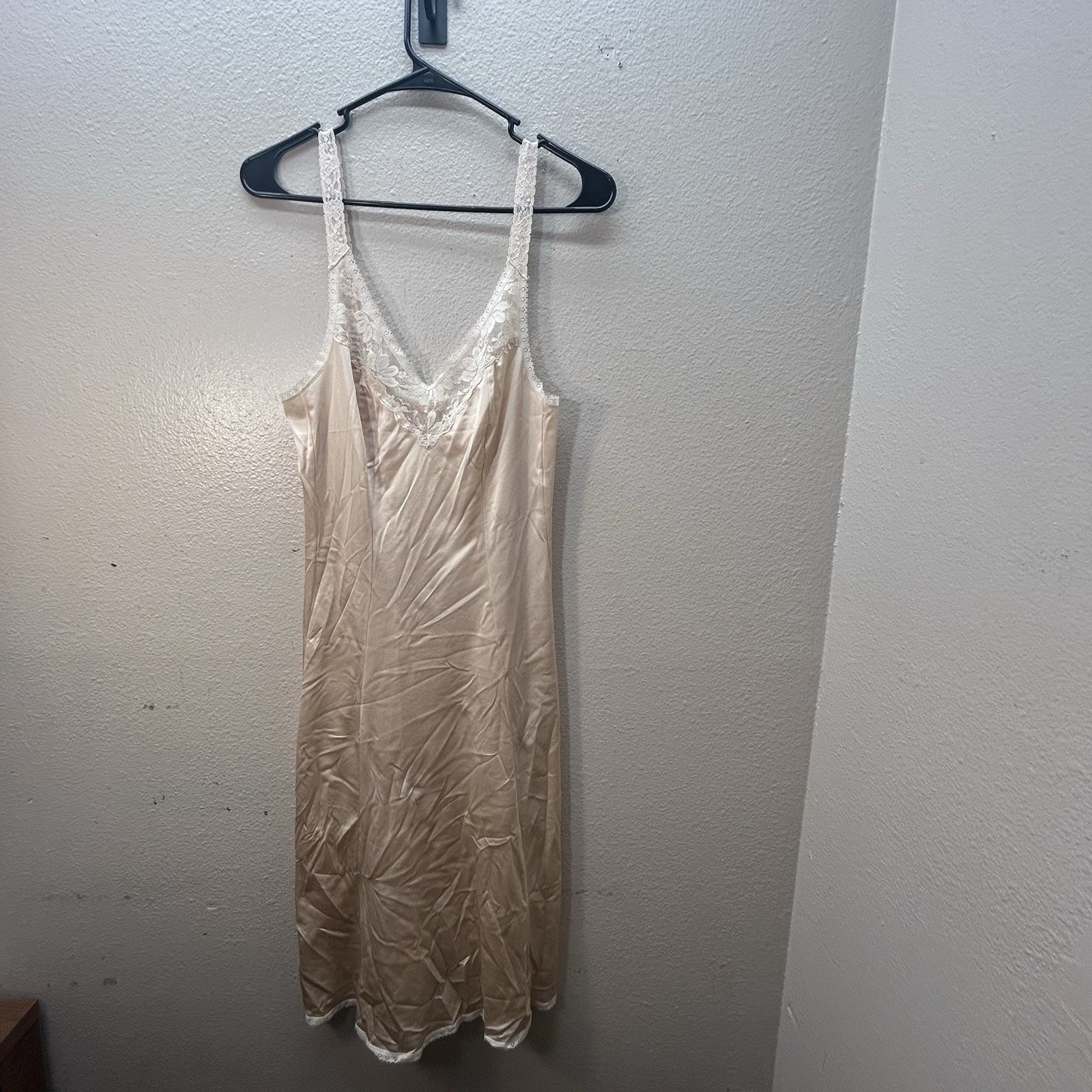 Vintage WISE BUYS Maidenform Tan Nylon Full Slip Lace adjustable straps Sz 32