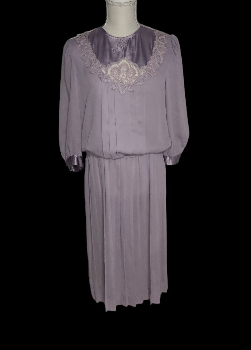 In The Mood Vintage Size 10 Women’s Lilac Purple Dress Pleated Silky Lace