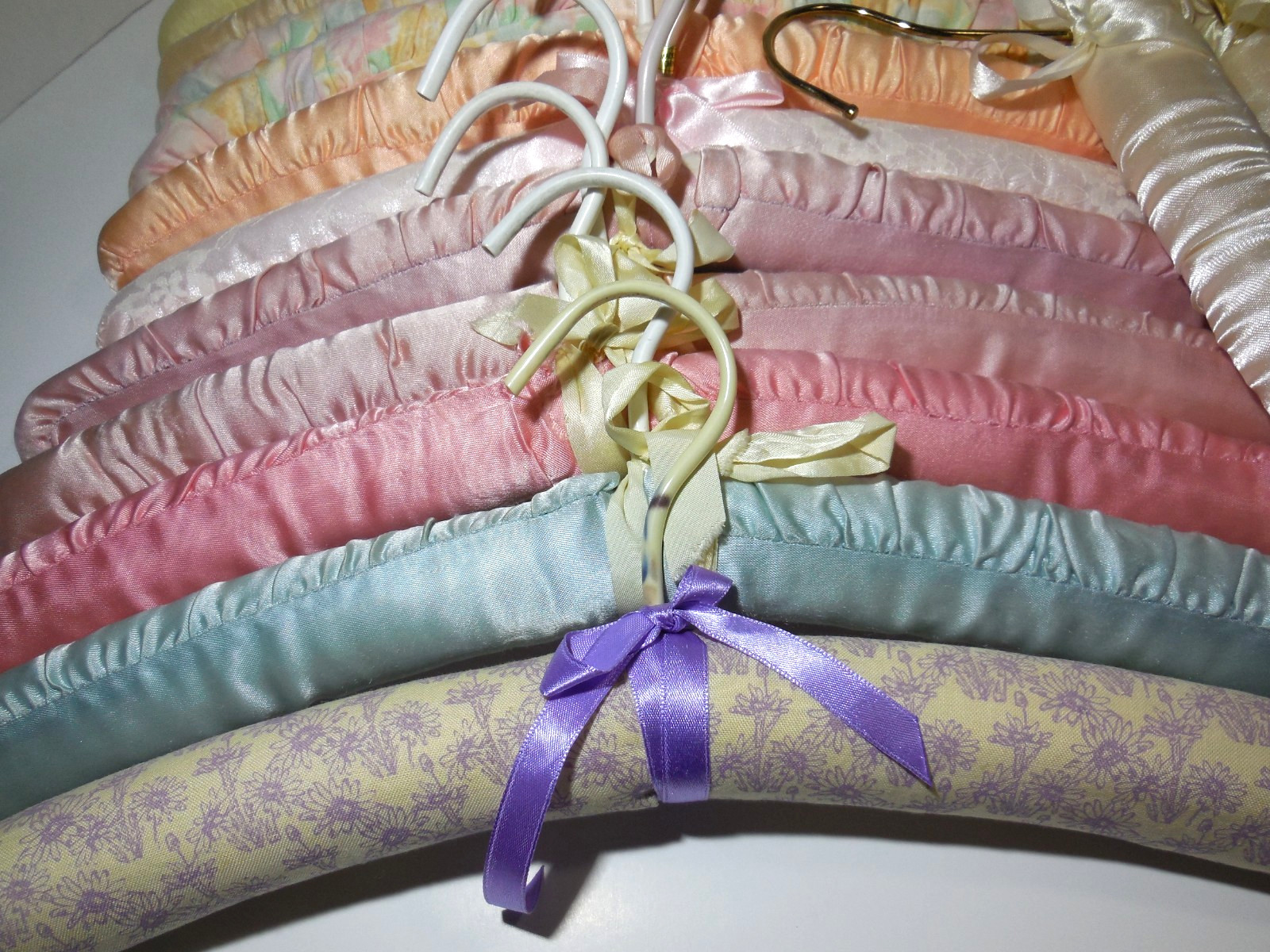 Vintage 15″ Padded Silk Satin Clothes Hangers Lot of 20 Multiple Colors READ