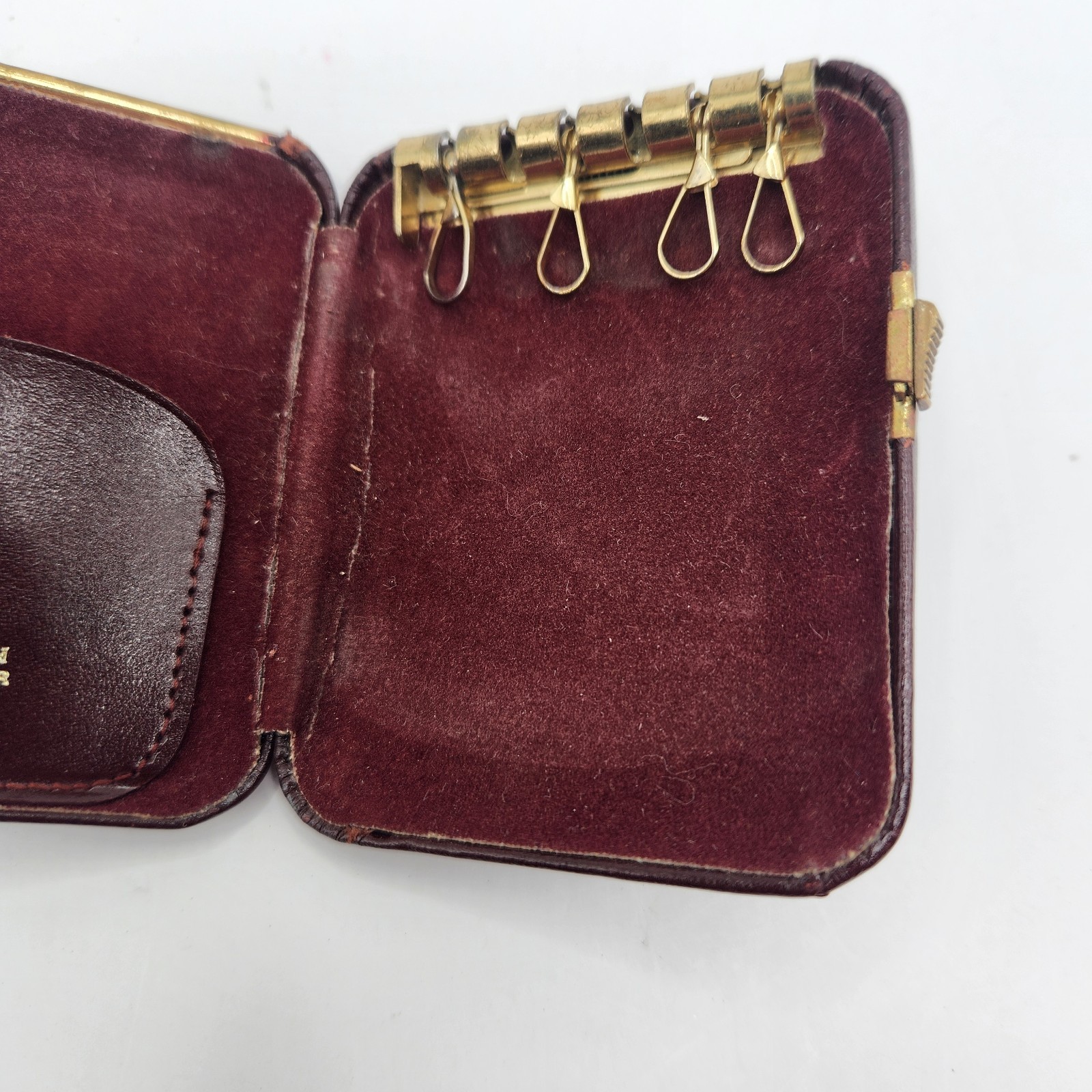 Vintage 1960’s Buxton Maroon Leather 4-Key Holder “KEY-TAINER” Saddle Cowhide