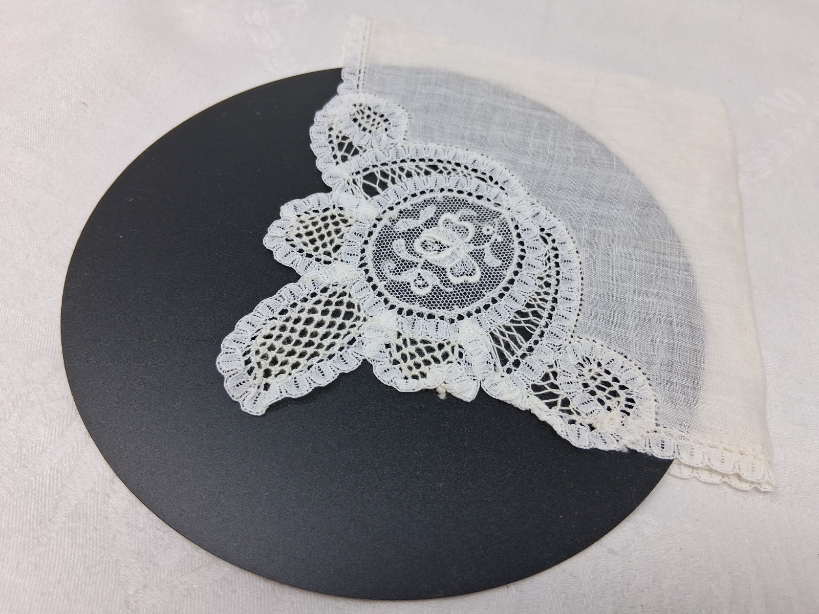 SALE Lovely Vintage Rose Cameo Lace Corner Linen Wedding Hankie FREE SHIP