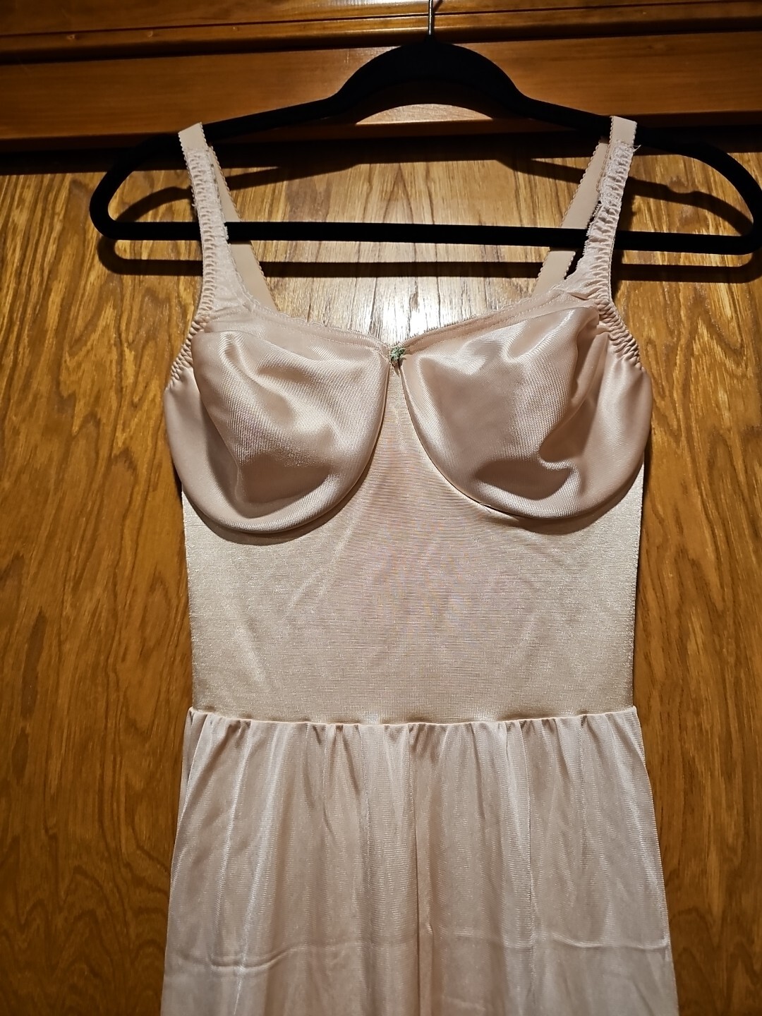 Olga full slip w/underwire bra 34D vintage style 34319 Beige Nude