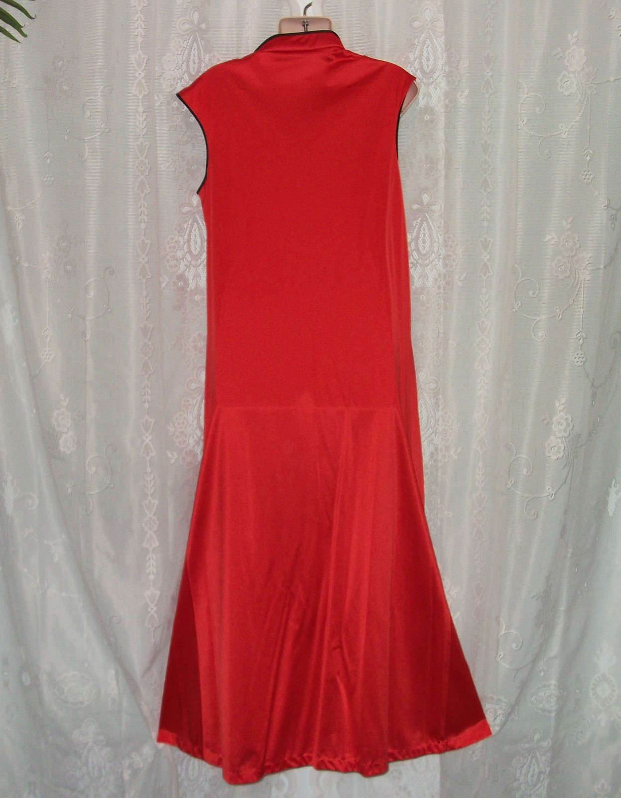 Lg.Embroidered,Asian style,Vintage,long nightgown,candy apple red,60’s-70’s