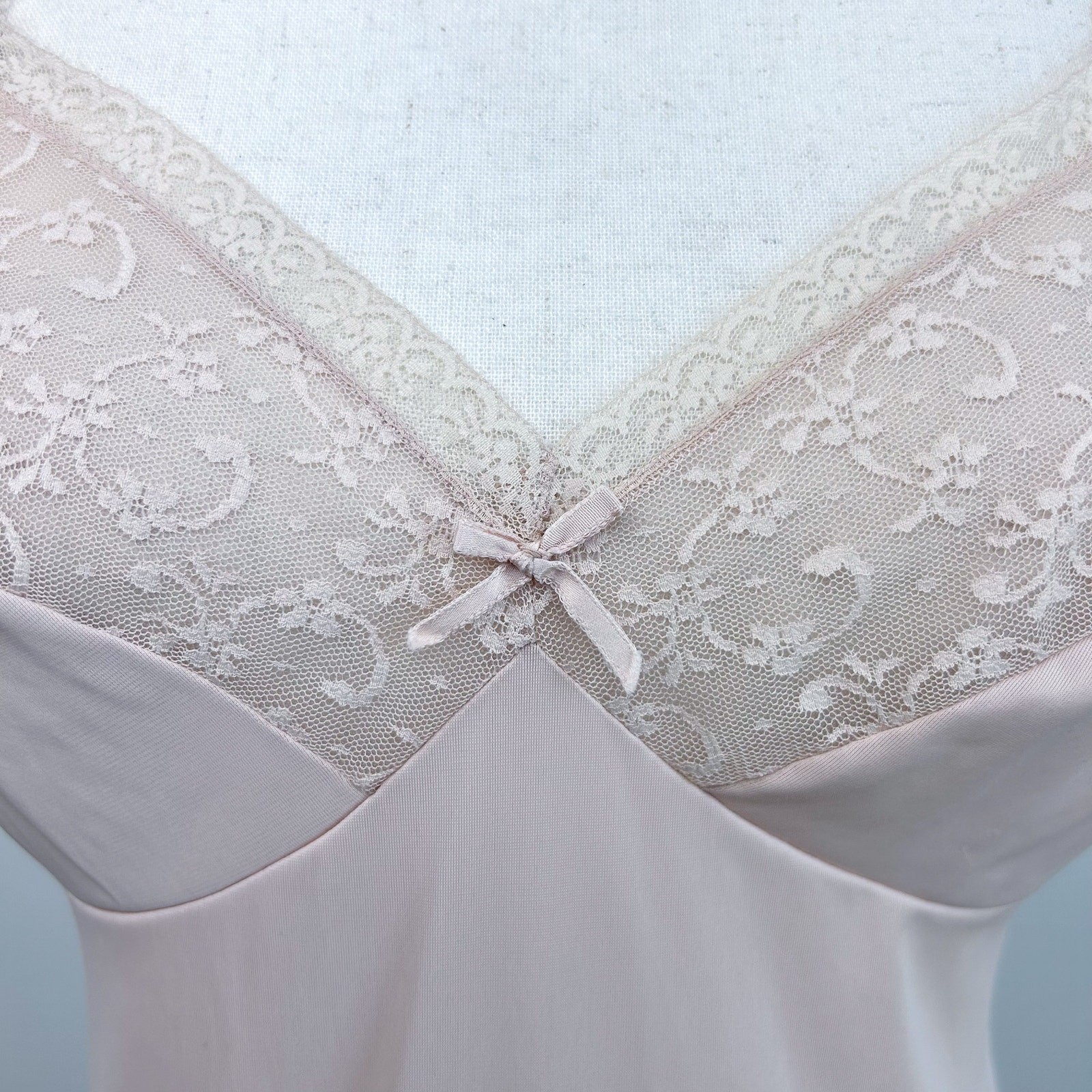 Vassarette 36 Bust Vintage 70s Sheer Lace Trim Nylon Beige Full Slip SM/MED