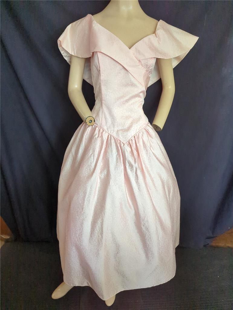 1980’S-1950’s VINTAGE PINK FULL LIZETTE CREATIONS ACETATE DRESS 36″ BUST-USA