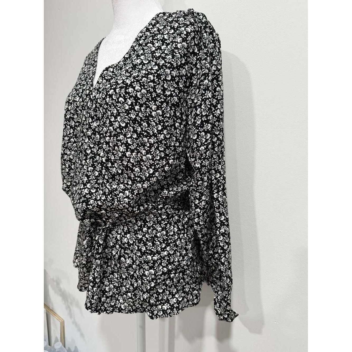 Old Navy Black and White Ditsy Floral Long Sleeve V-Neck Wrap Tie-Front Blouse