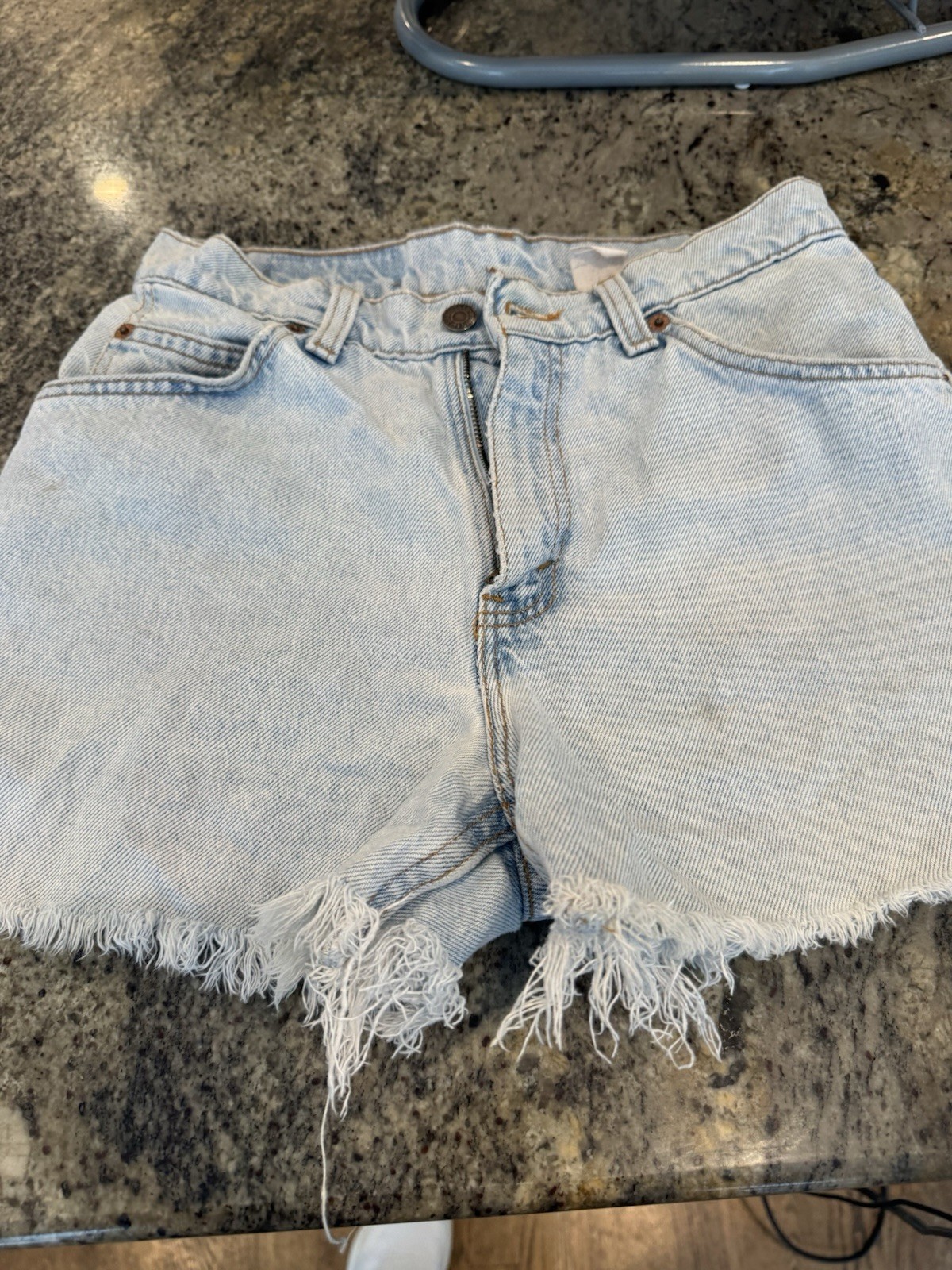 Vintage Levi’s 950 Relaxed Frayed Hem Light Wash Made USA 100% Cotton 27’