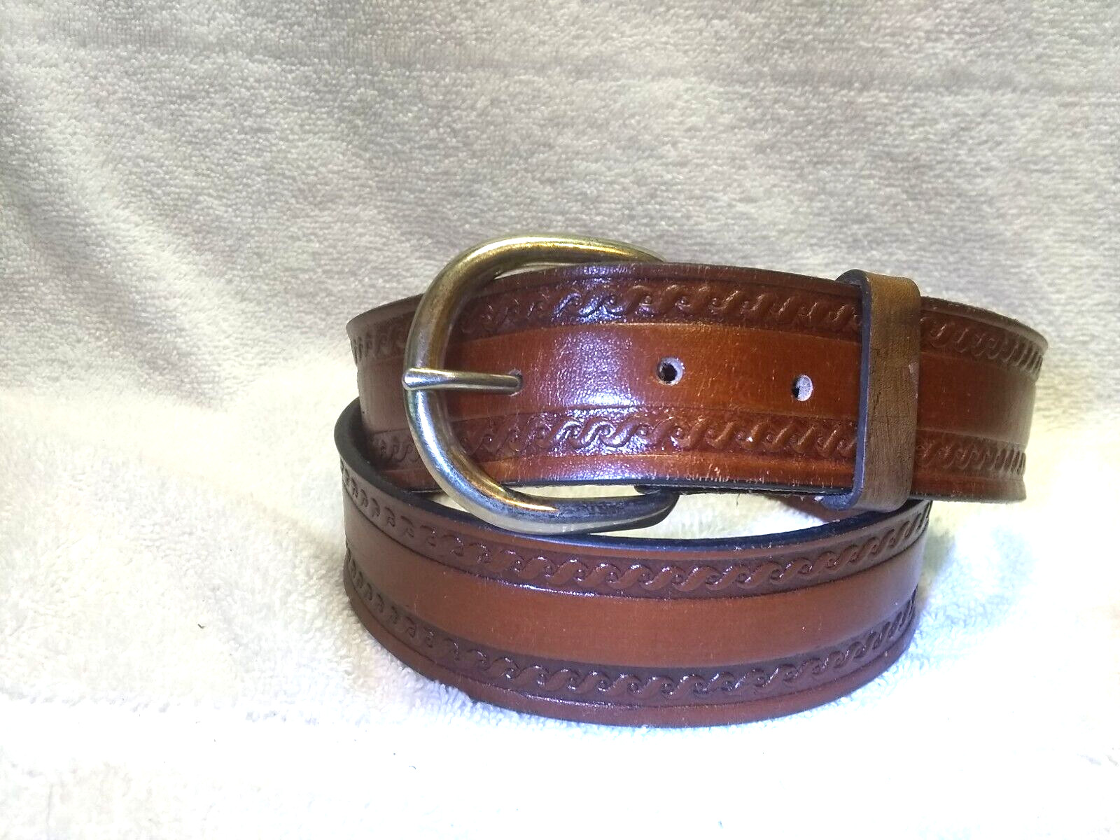 Brown Leather Belt Tooled Edge Pattern Gold Buckle Good Usable Size 32 1.5W