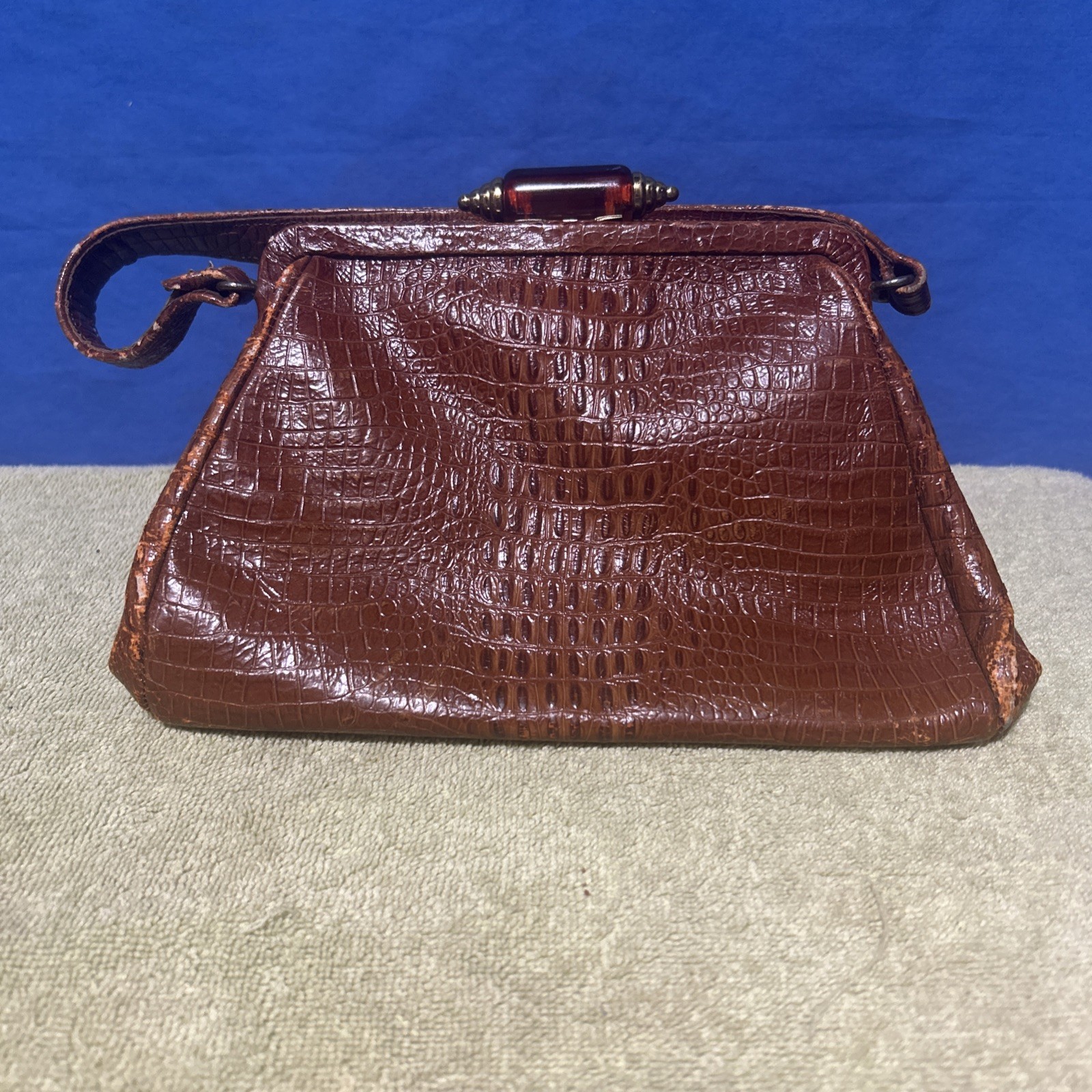 Vintage Crocodile Embossed Leather Handbag – Amber Lucite Clasp – 1940s/50s