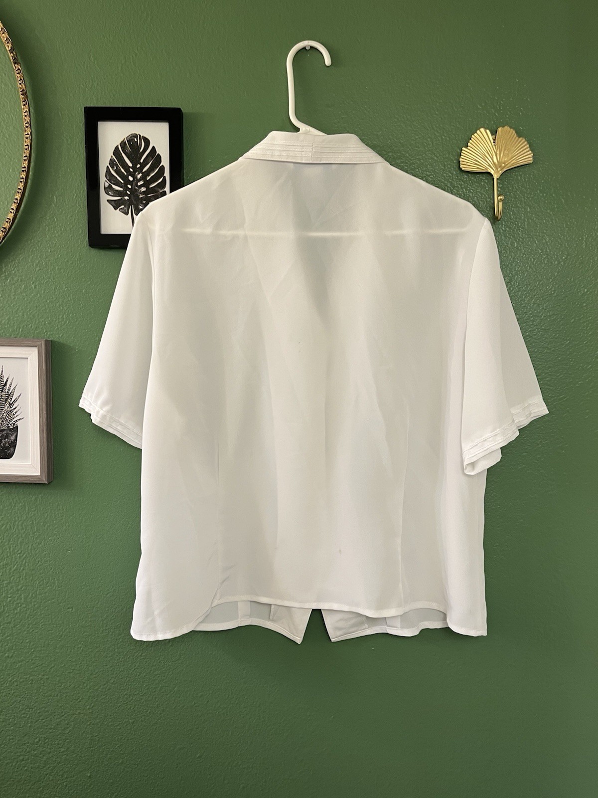 Ship N’ Shore Vintage White Embroidered Collar Button-Down Blouse, Size 14 Stain