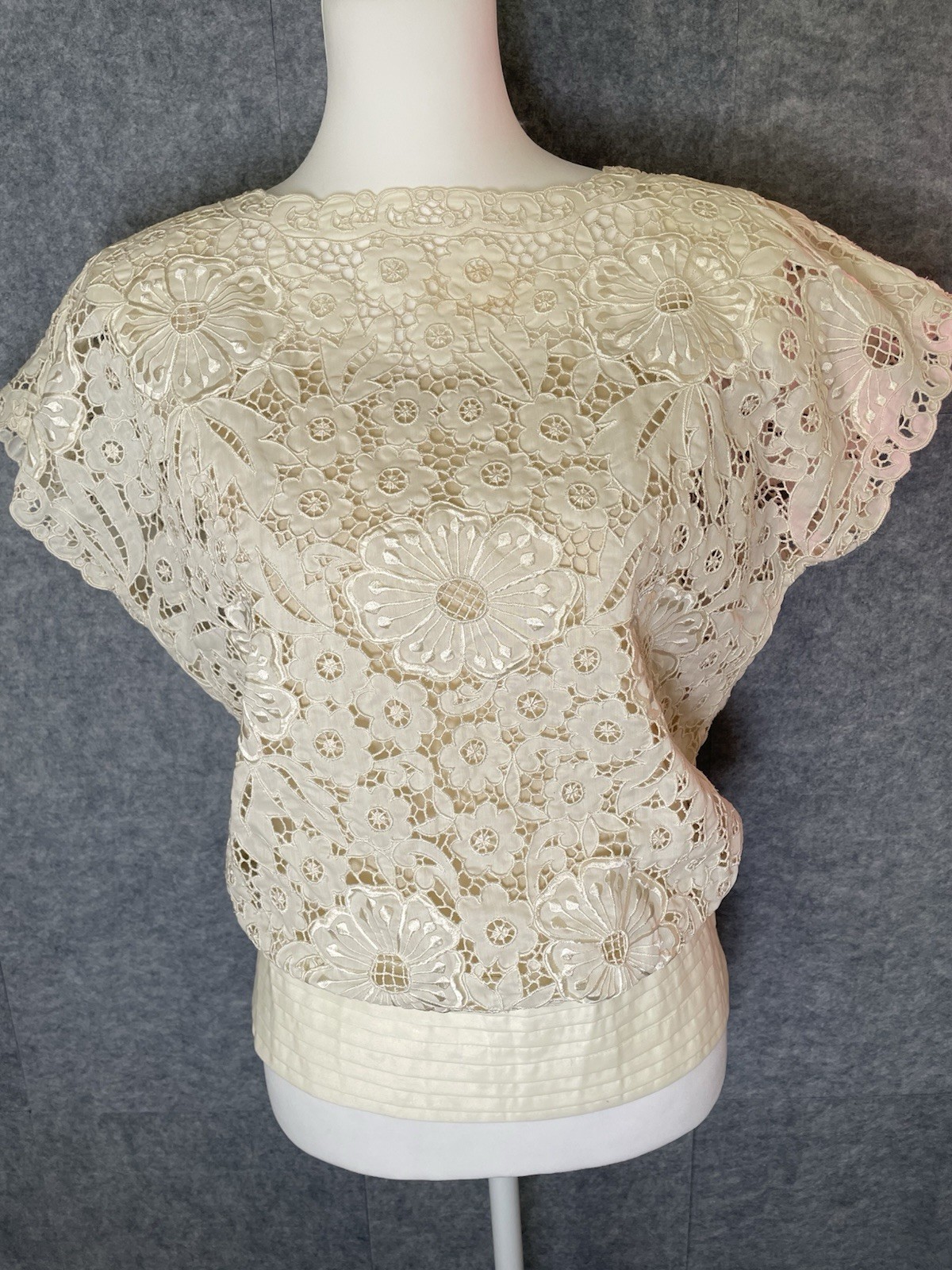 Tesoro Vintage Cream Embroidered Eyelet Lace Blouse | Floral Cut-Out Size 8