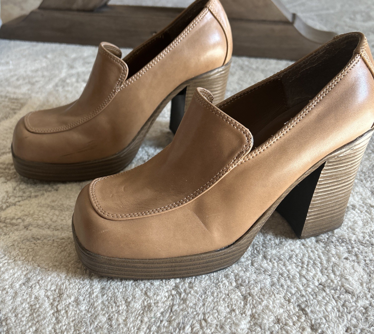 Vintage 1990’s Y2K Classified Platform Tan Loafers Size 6.5