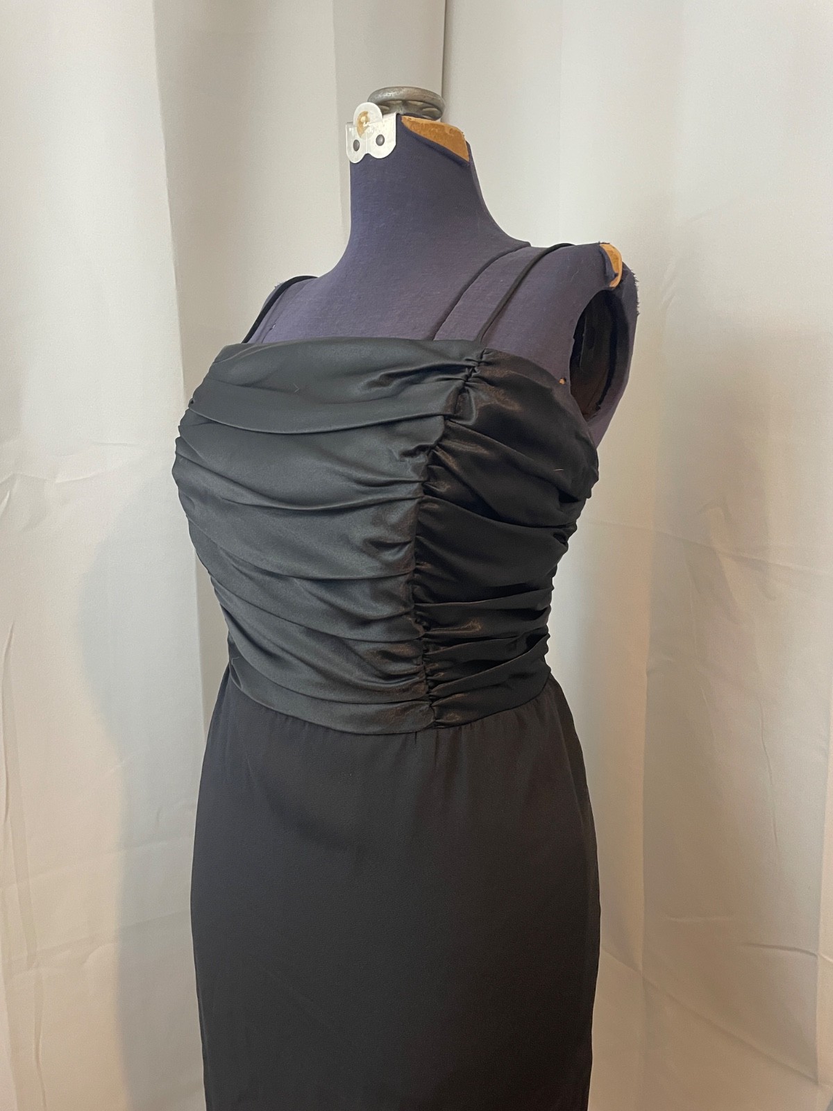 Black Satin & Crepe Cocktail Evening Dress Femme Fatale 1970s Vintage 20 PLUS