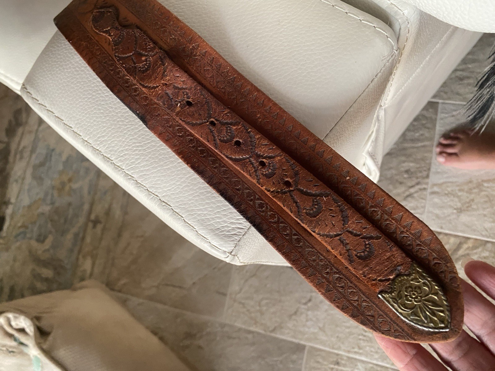 ladies vintage STEER HIDE leather belt hand tooled belt hippy boho native 28”