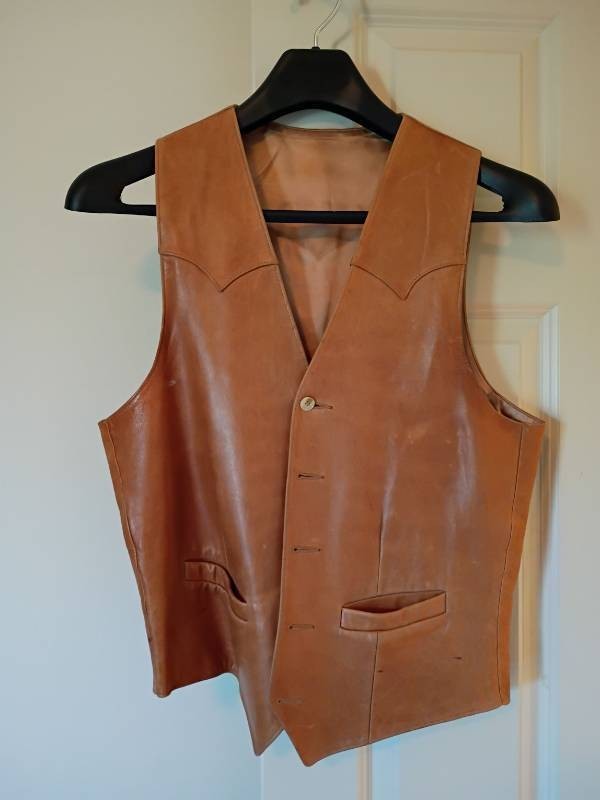 Vintage 70’s Brown Camel Tan Leather Western V Neck Button Vest Jacket 42 Long